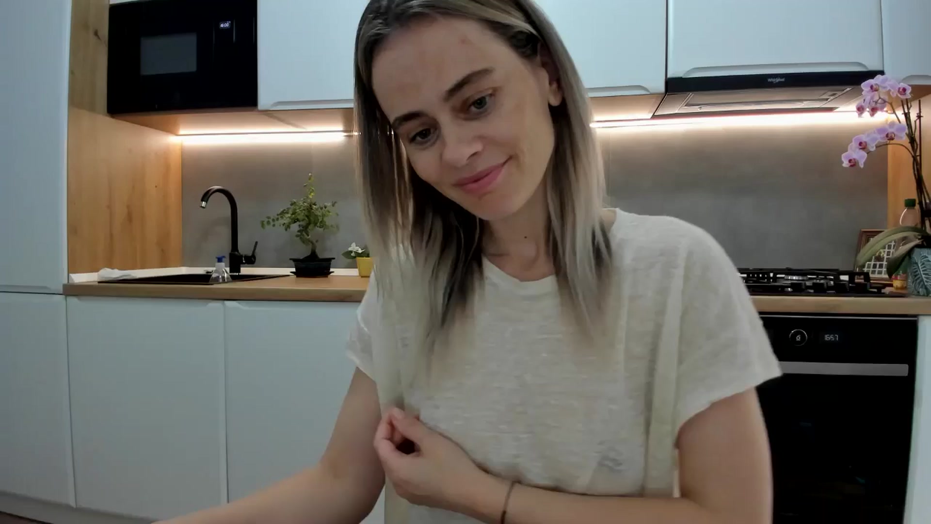 Gallery image thumbnail from DebbyPaige's myfreecams stream on, 05/30/2025, 14:12 image 15 of 20
