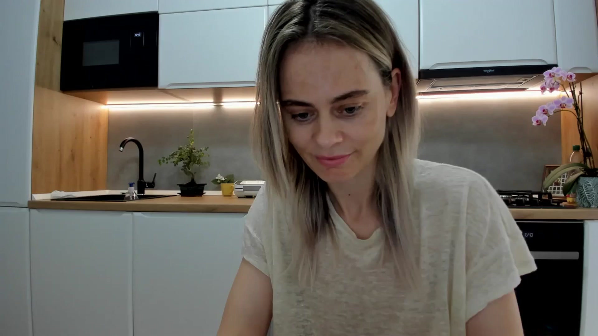 Gallery image thumbnail from DebbyPaige's myfreecams stream on, 05/30/2025, 14:12 image 6 of 20
