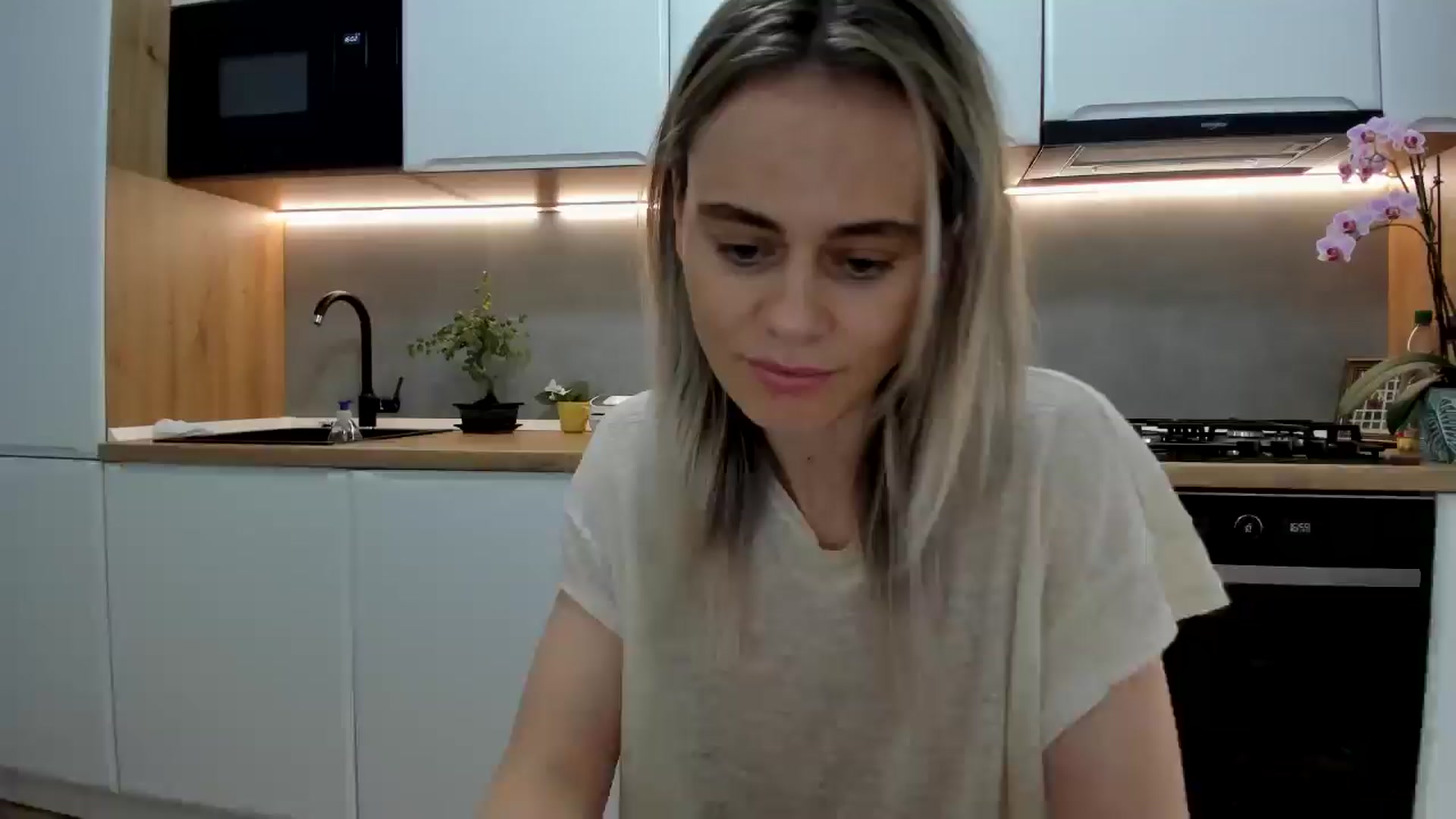 Gallery image thumbnail from DebbyPaige's myfreecams stream on, 05/30/2025, 14:12 image 16 of 20