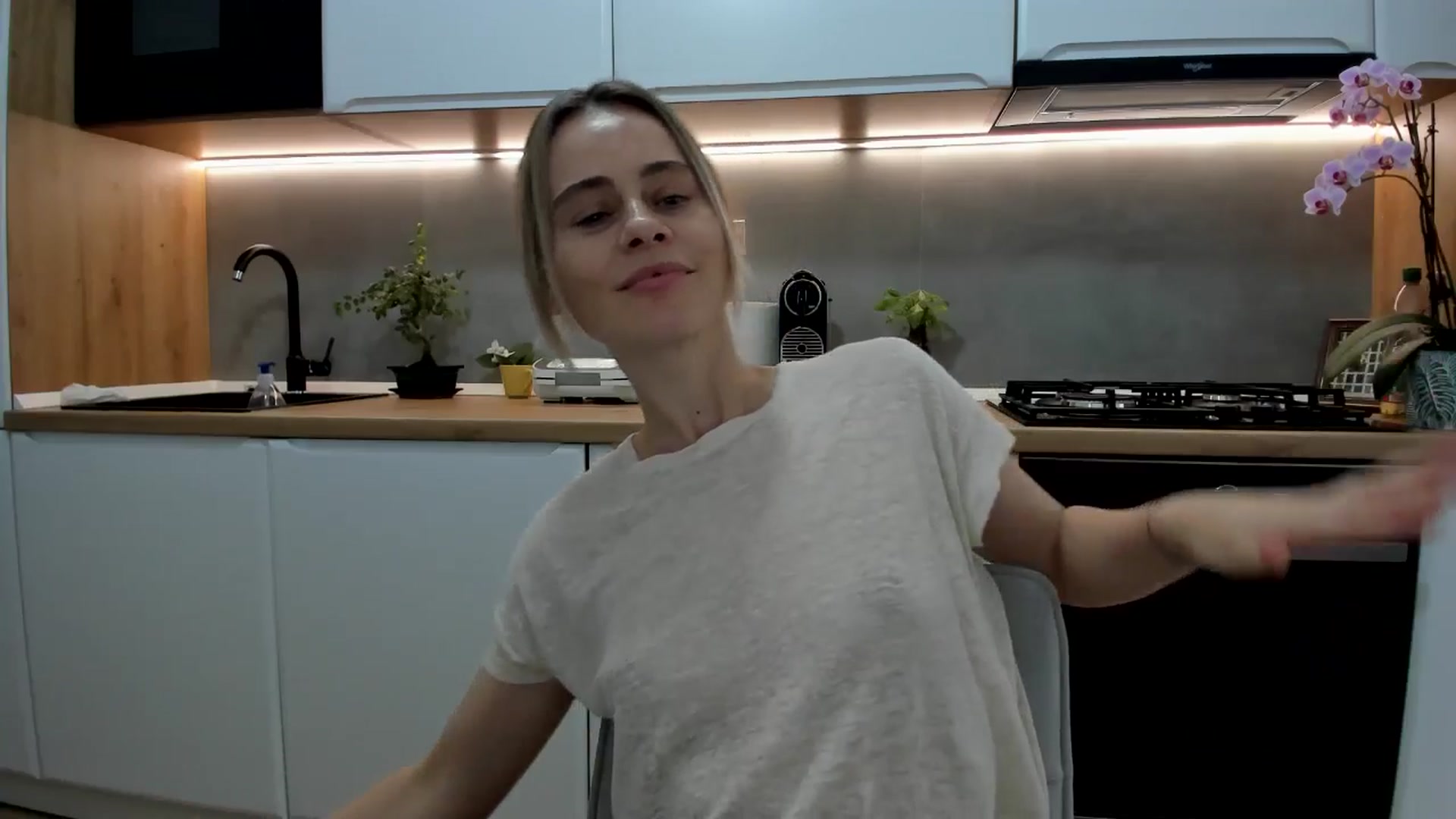 Gallery image thumbnail from DebbyPaige's myfreecams stream on, 05/30/2025, 15:29 image 11 of 20
