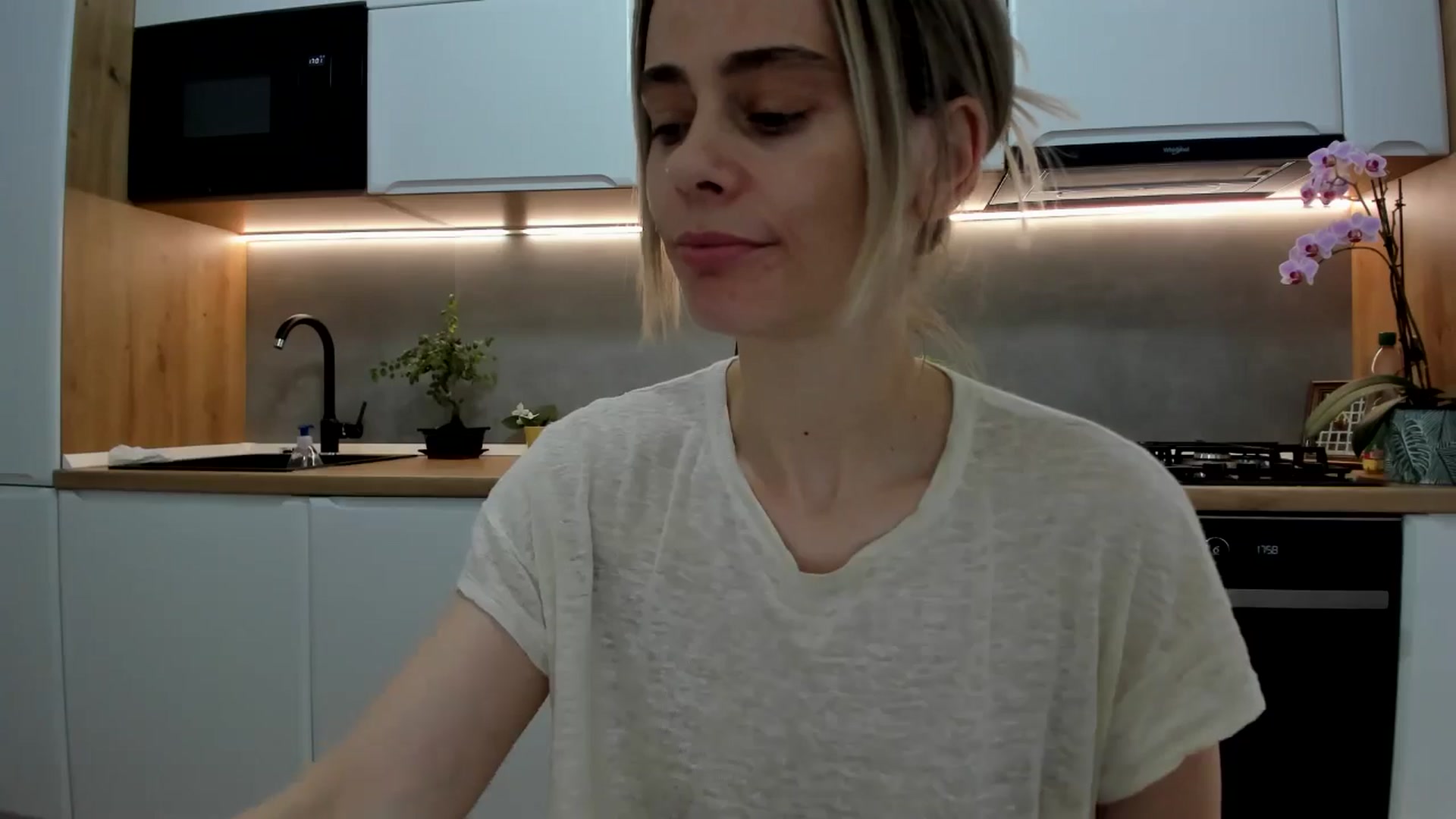 Gallery image thumbnail from DebbyPaige's myfreecams stream on, 05/30/2025, 15:29 image 13 of 20