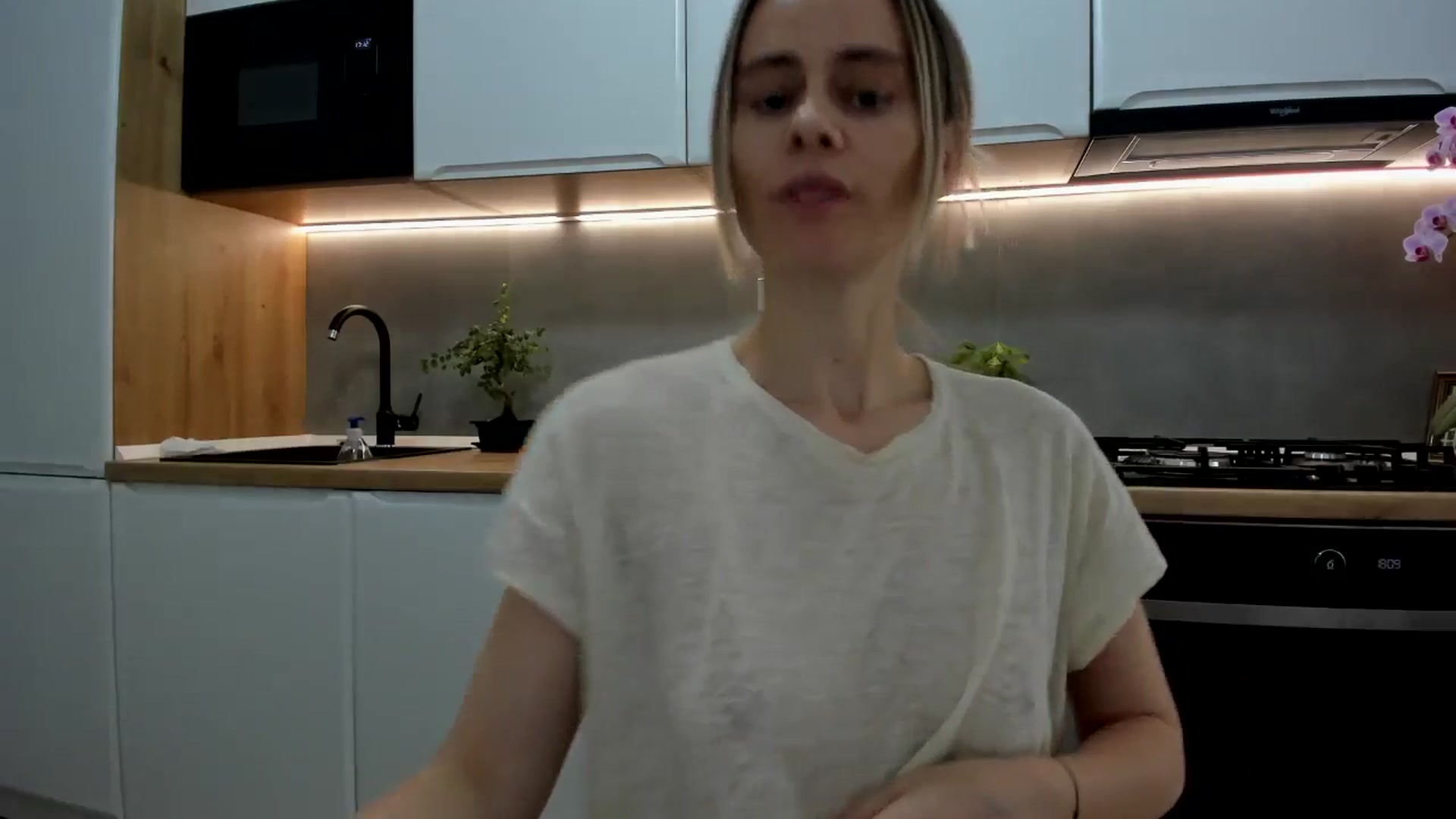 Gallery image thumbnail from DebbyPaige's myfreecams stream on, 05/30/2025, 15:29 image 16 of 20