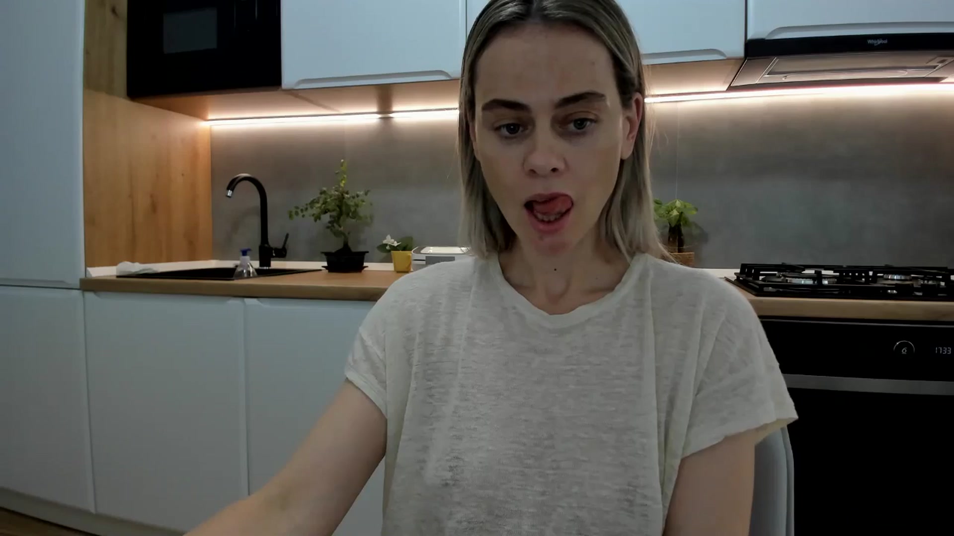 Gallery image thumbnail from DebbyPaige's myfreecams stream on, 05/30/2025, 15:29 image 6 of 20