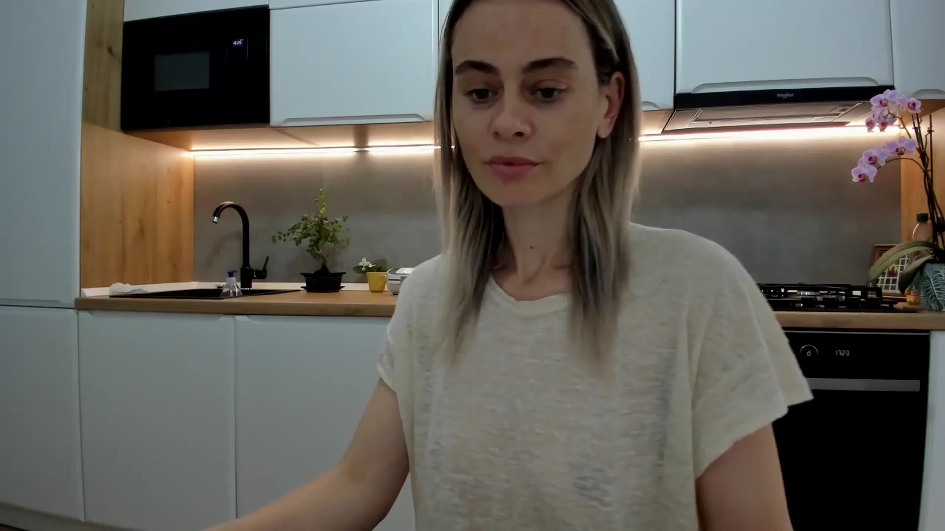 Gallery image thumbnail from DebbyPaige's myfreecams stream on, 05/30/2025, 15:29 image 3 of 20