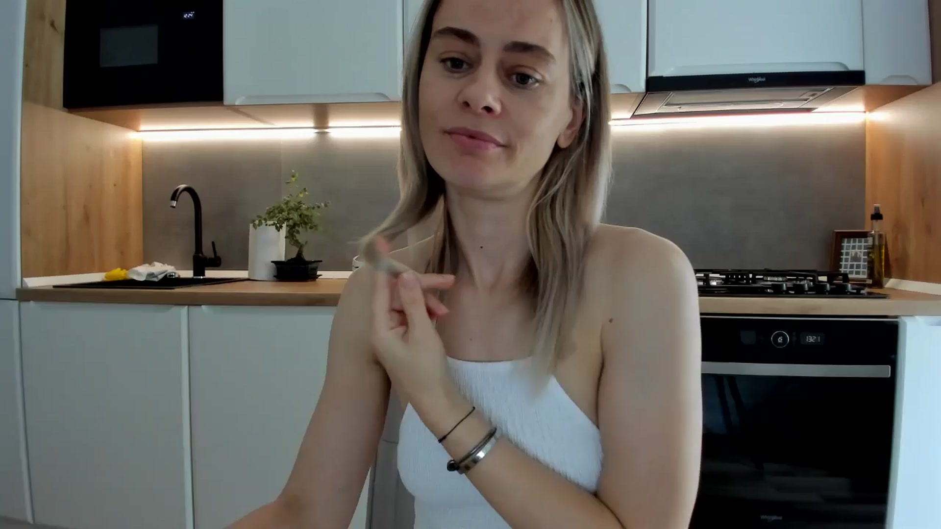 Gallery image thumbnail from DebbyPaige's myfreecams stream on, 06/02/2025, 10:48 image 15 of 20