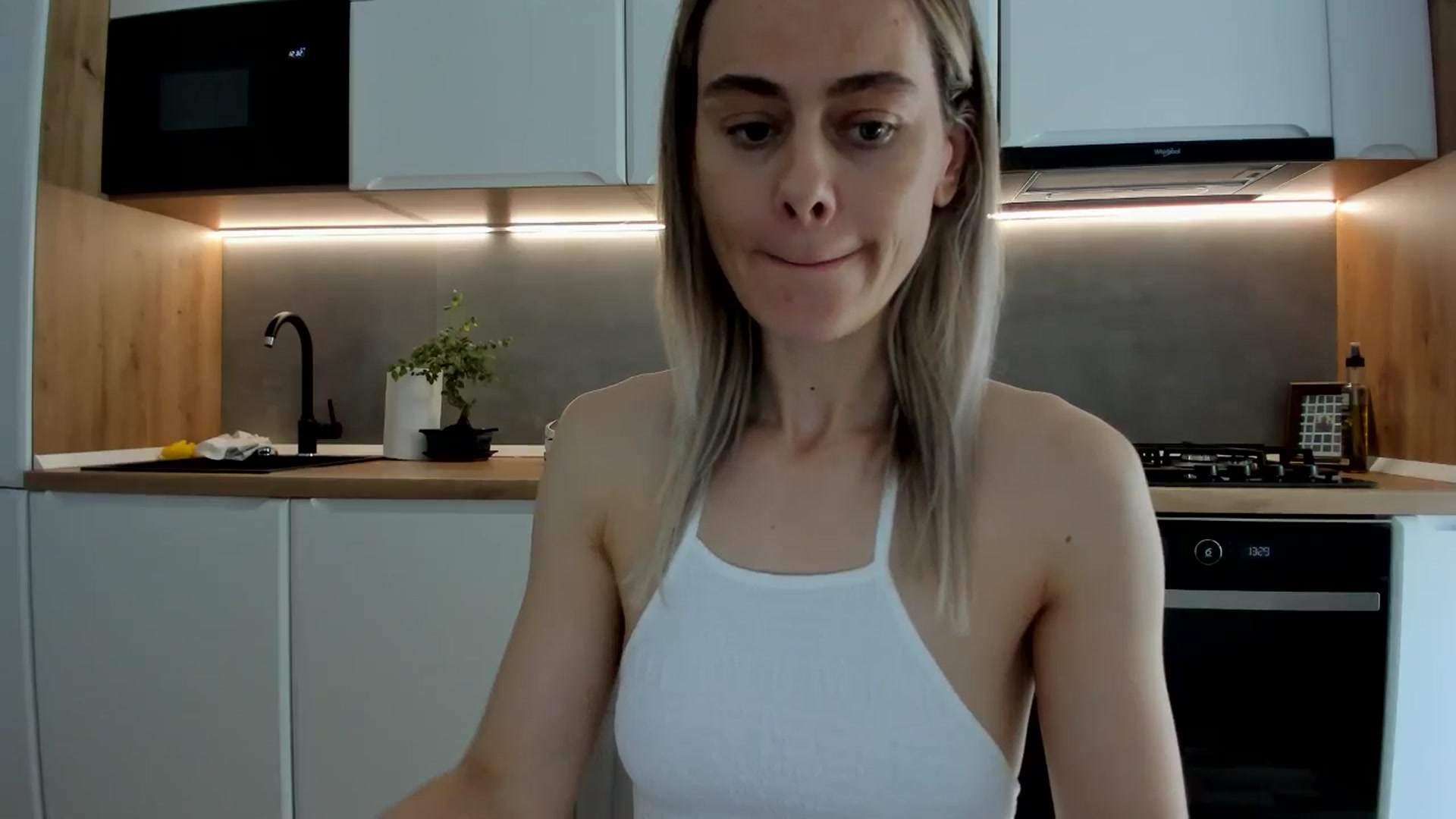 Gallery image thumbnail from DebbyPaige's myfreecams stream on, 06/02/2025, 10:48 image 17 of 20