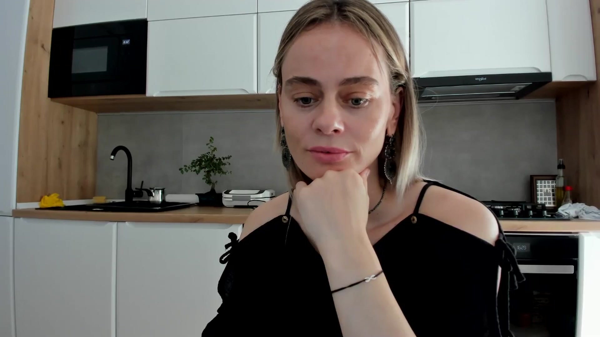 Gallery image thumbnail from DebbyPaige's myfreecams stream on, 06/05/2025, 15:29 image 8 of 20