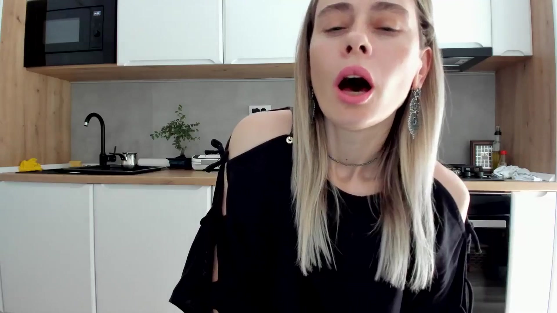 Gallery image thumbnail from DebbyPaige's myfreecams stream on, 06/05/2025, 15:29 image 2 of 20