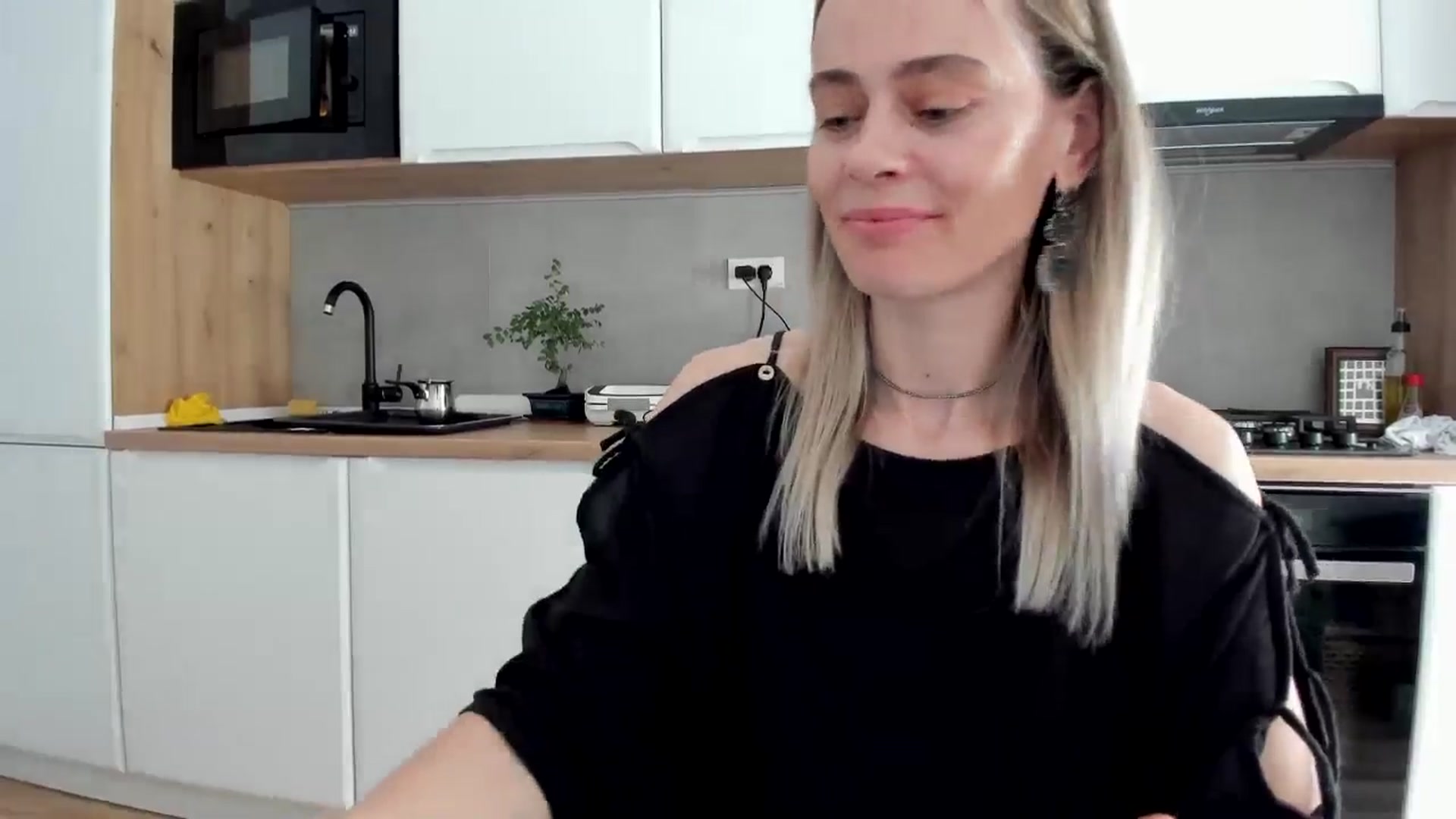 Gallery image thumbnail from DebbyPaige's myfreecams stream on, 06/05/2025, 15:29 image 12 of 20