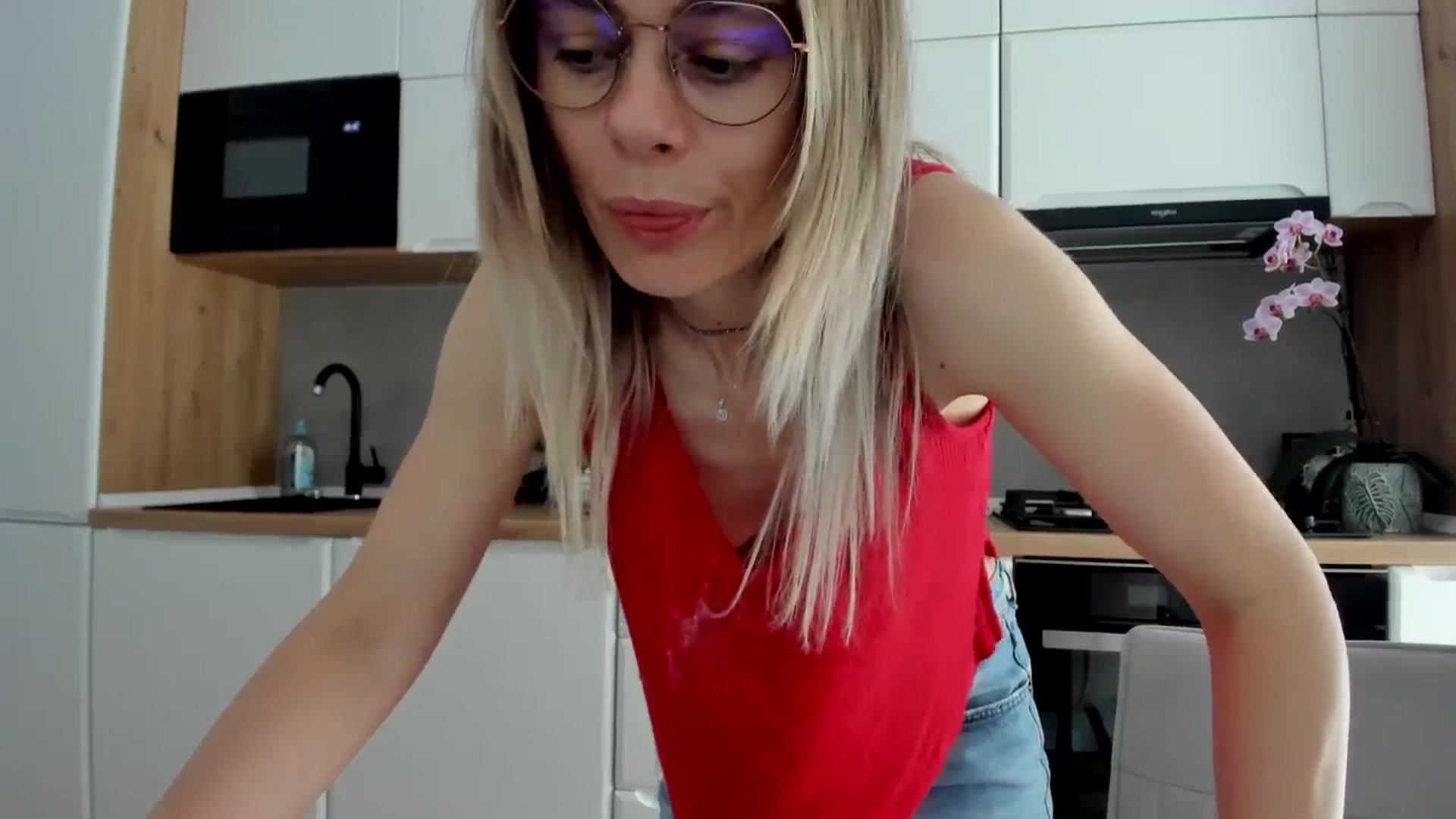 Gallery image thumbnail from DebbyPaige's myfreecams stream on, 06/06/2025, 11:59 image 8 of 20