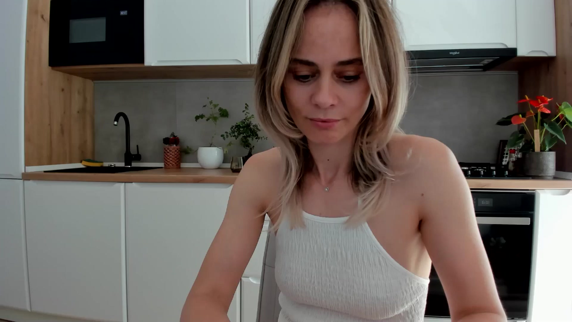 Gallery image thumbnail from DebbyPaige's myfreecams stream on, 06/20/2025, 13:49 image 13 of 20