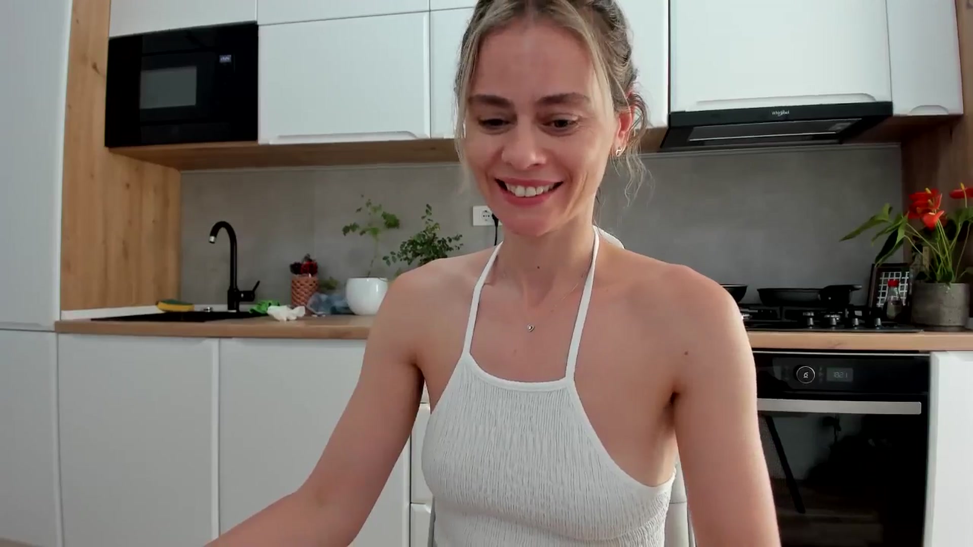 Gallery image thumbnail from DebbyPaige's myfreecams stream on, 06/21/2025, 16:54 image 7 of 20
