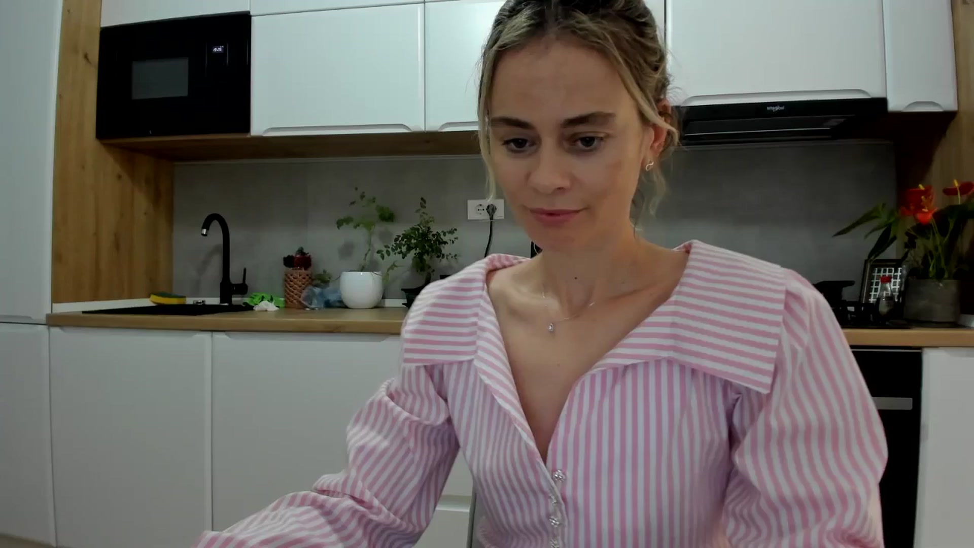 Gallery image thumbnail from DebbyPaige's myfreecams stream on, 06/21/2025, 20:08 image 1 of 20