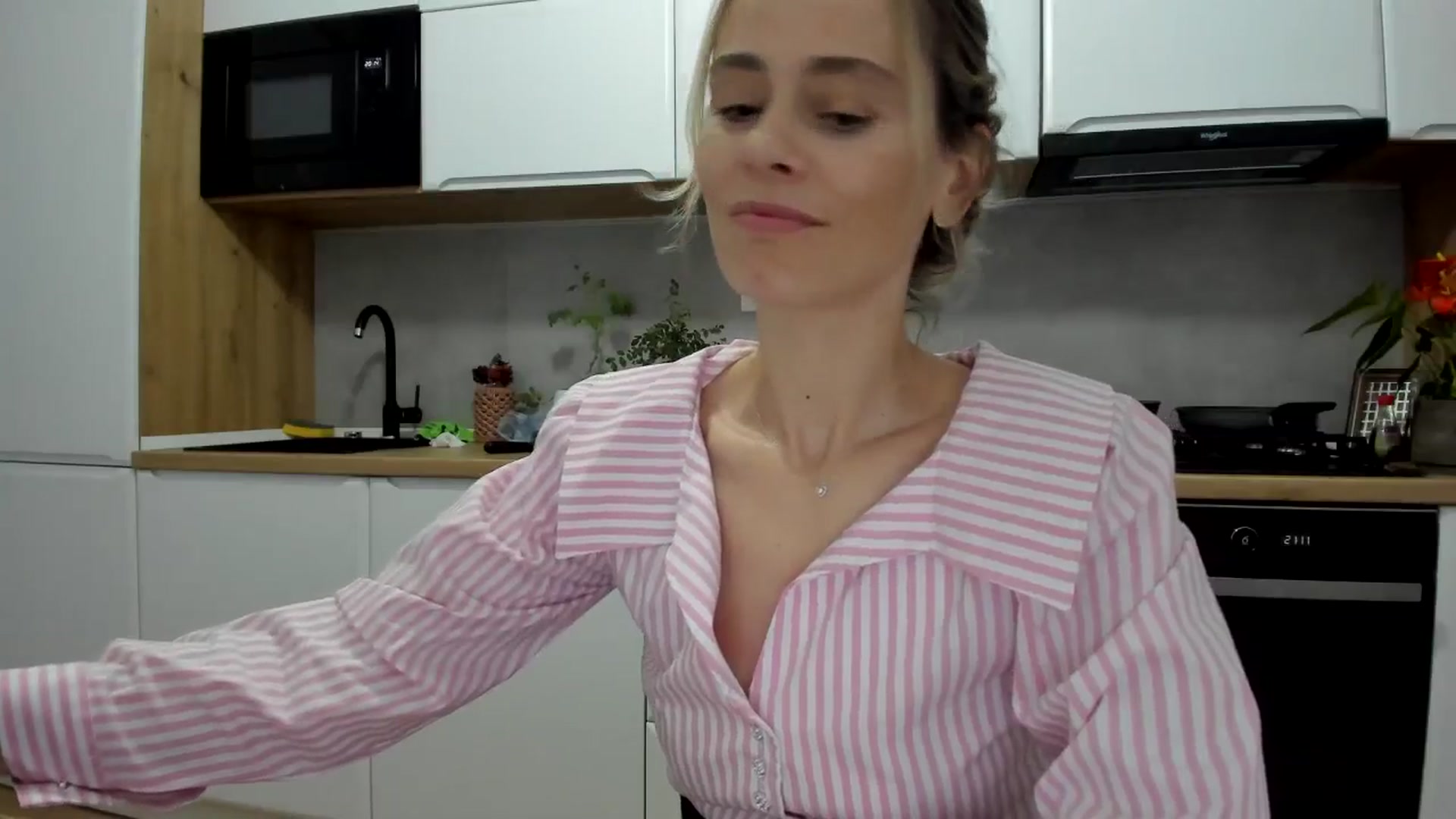 Gallery image thumbnail from DebbyPaige's myfreecams stream on, 06/21/2025, 20:08 image 7 of 20