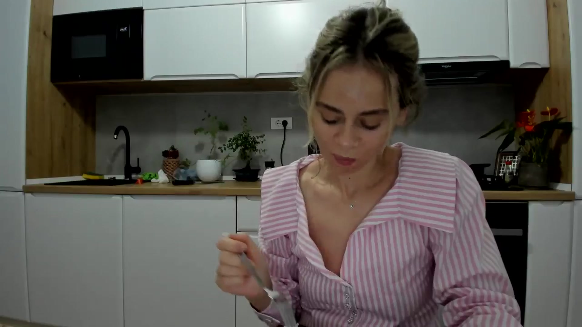 Gallery image thumbnail from DebbyPaige's myfreecams stream on, 06/21/2025, 20:08 image 16 of 20