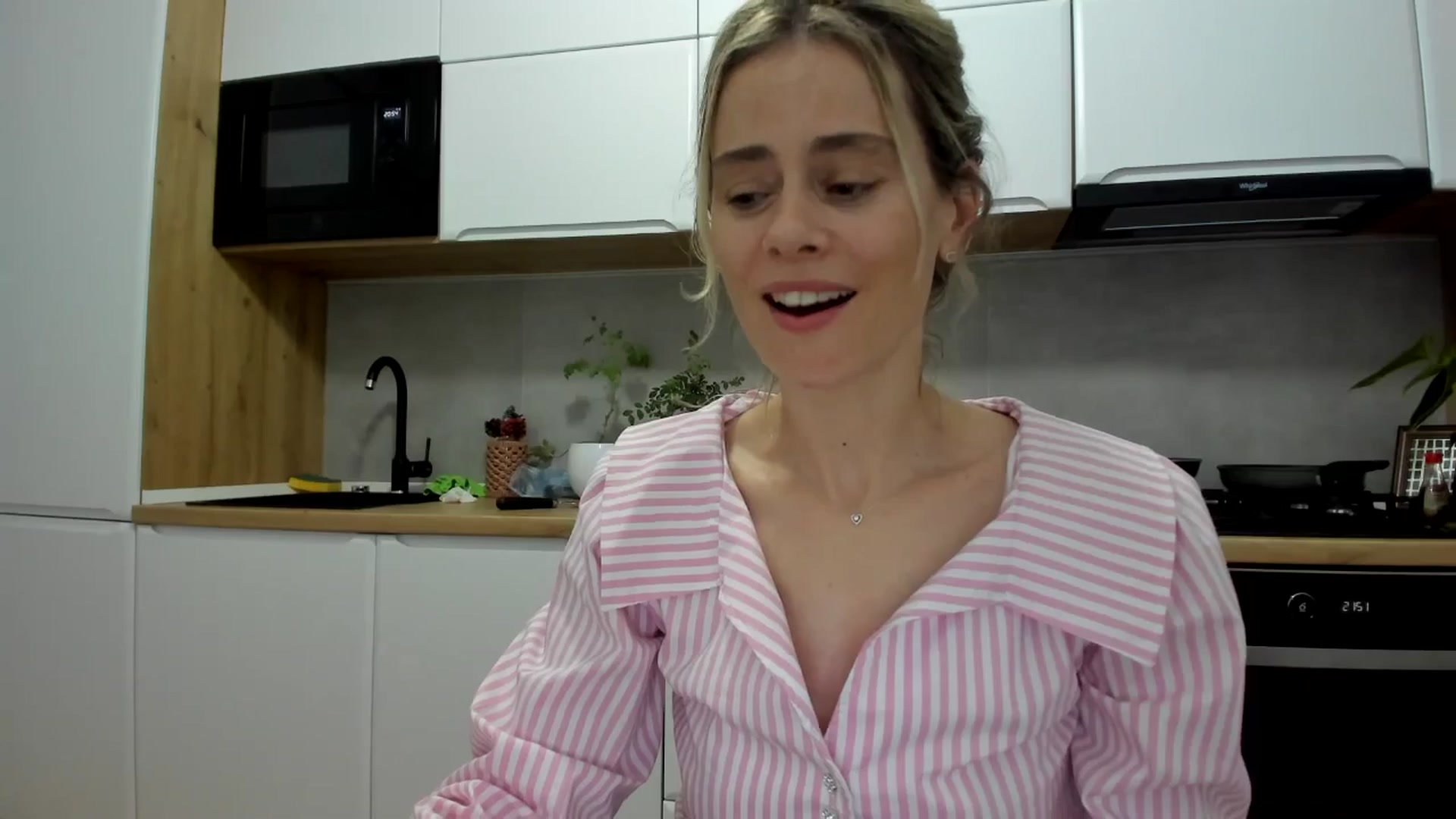 Gallery image thumbnail from DebbyPaige's myfreecams stream on, 06/21/2025, 20:08 image 12 of 20
