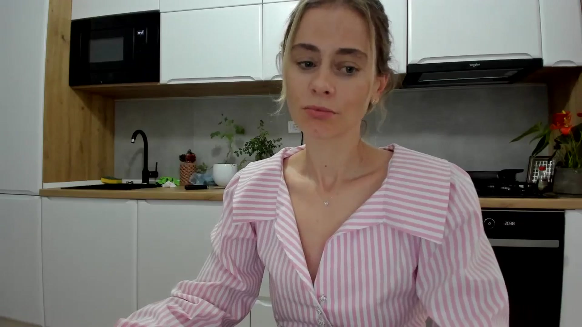 Gallery image thumbnail from DebbyPaige's myfreecams stream on, 06/21/2025, 20:08 image 3 of 20
