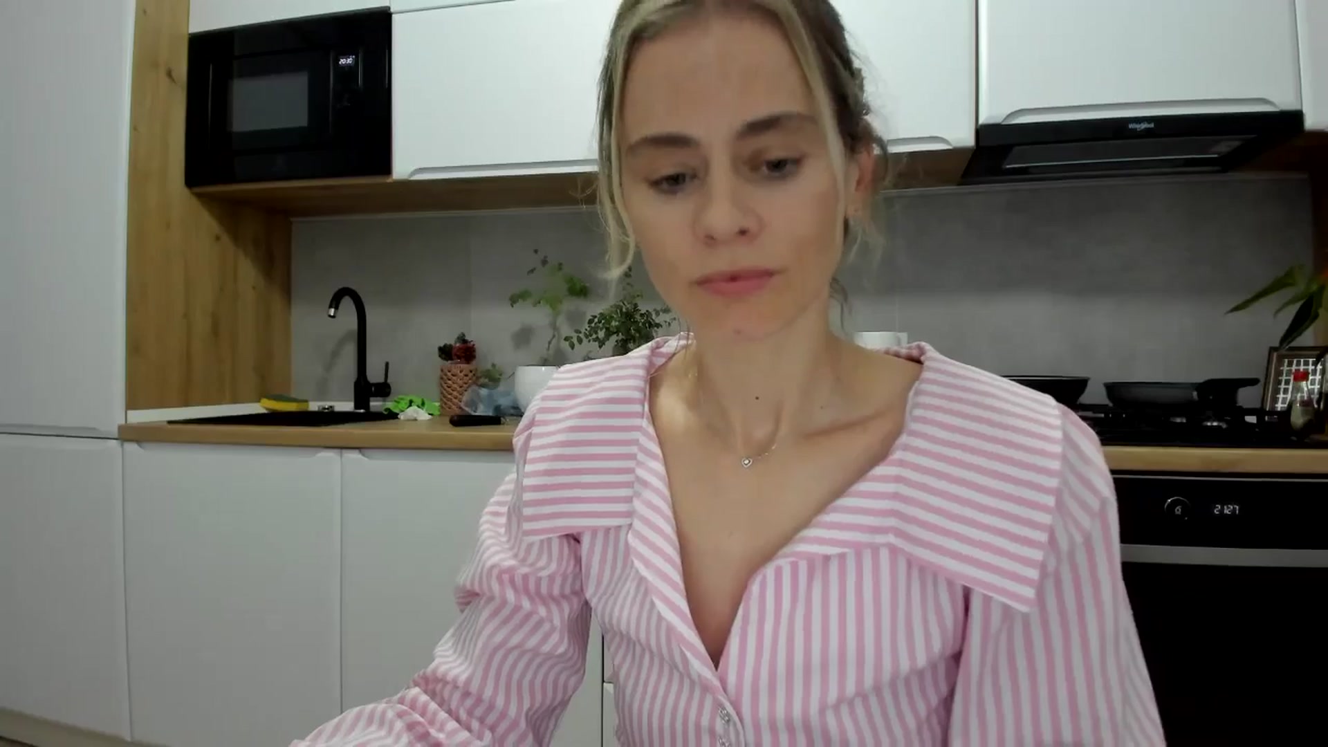 Gallery image thumbnail from DebbyPaige's myfreecams stream on, 06/21/2025, 20:08 image 9 of 20