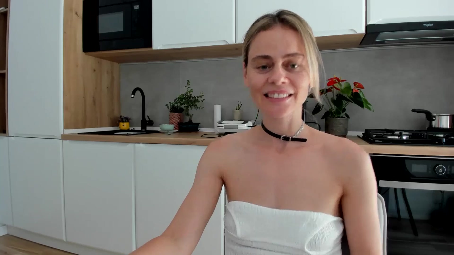Gallery image thumbnail from DebbyPaige's myfreecams stream on, 06/25/2025, 13:33 image 17 of 20