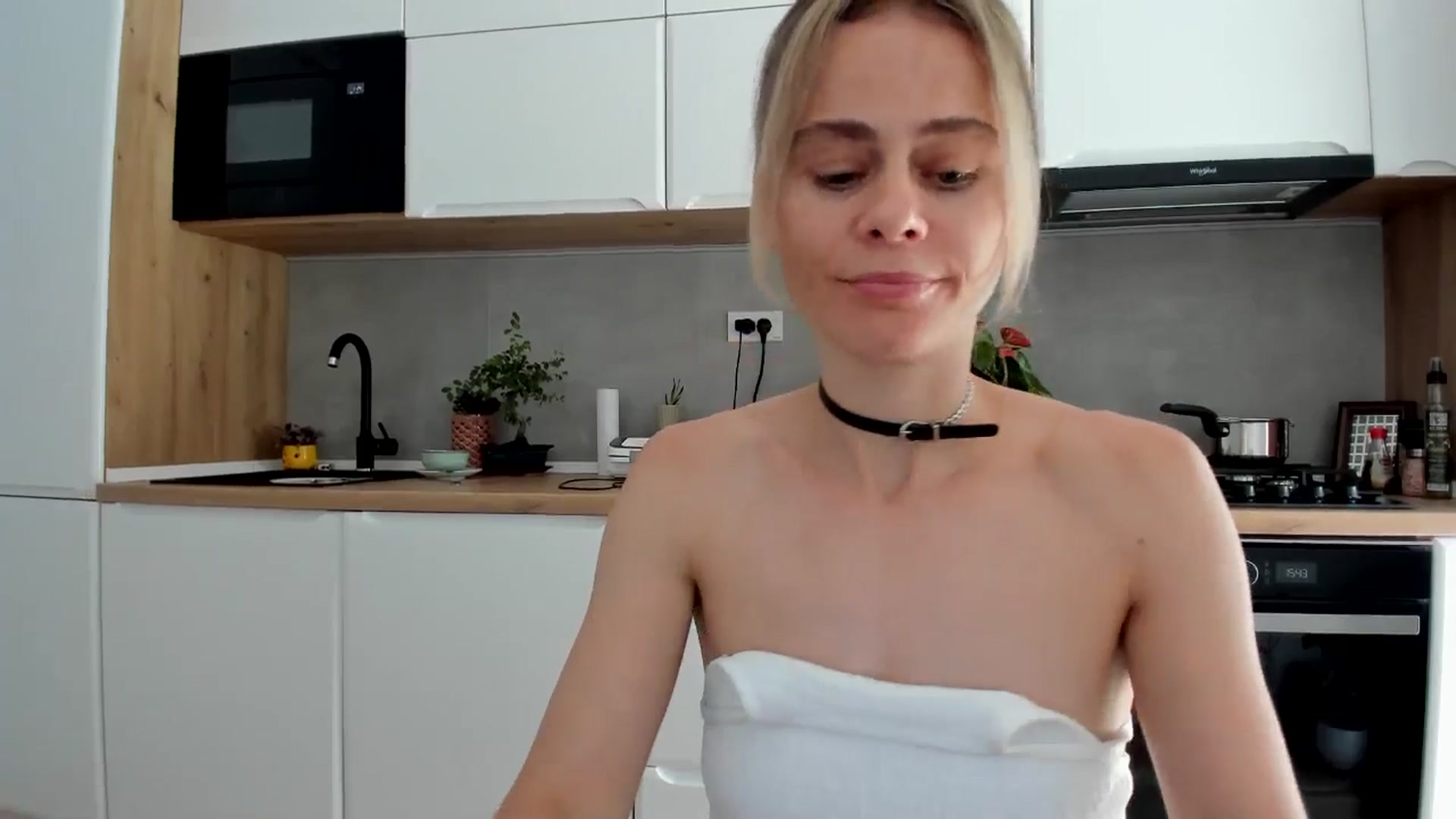 Gallery image thumbnail from DebbyPaige's myfreecams stream on, 06/25/2025, 13:33 image 12 of 20