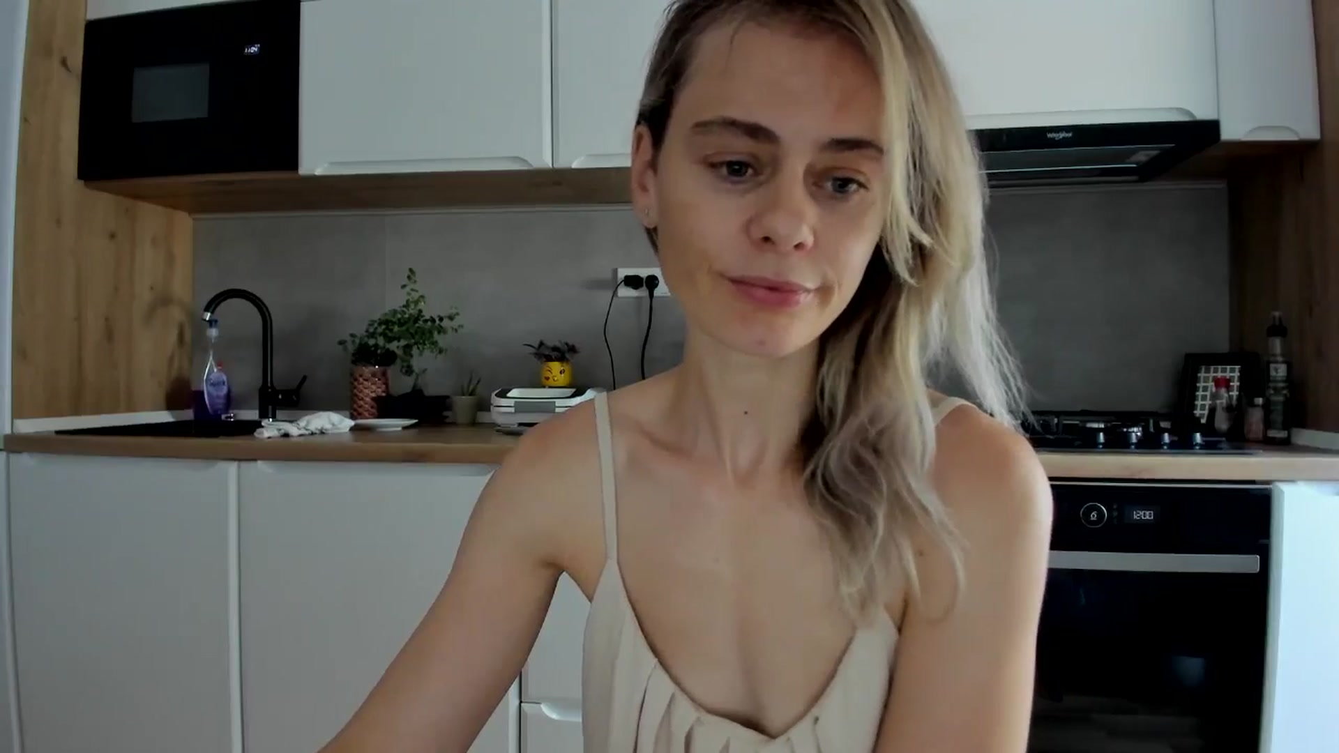 Gallery image thumbnail from DebbyPaige's myfreecams stream on, 06/26/2025, 11:35 image 4 of 20
