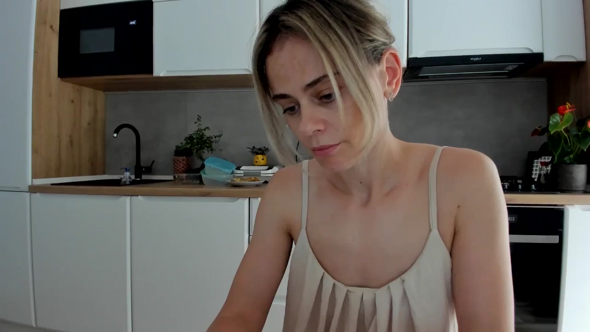 Gallery image thumbnail from DebbyPaige's myfreecams stream on, 06/26/2025, 11:35 image 18 of 20