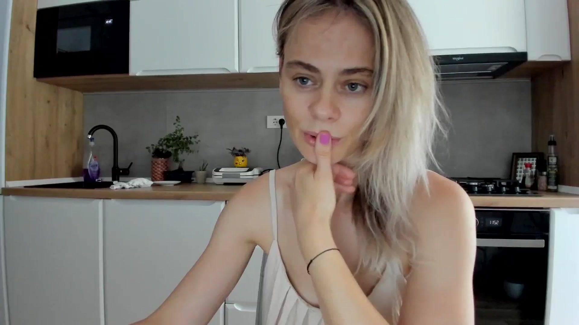 Gallery image thumbnail from DebbyPaige's myfreecams stream on, 06/26/2025, 11:35 image 3 of 20