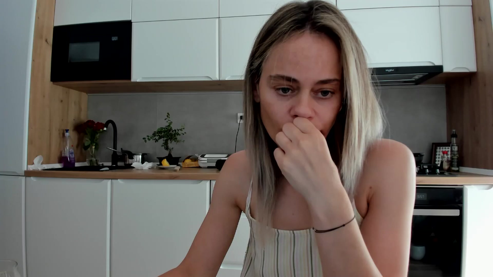 Gallery image thumbnail from DebbyPaige's myfreecams stream on, 06/30/2025, 14:33 image 5 of 20