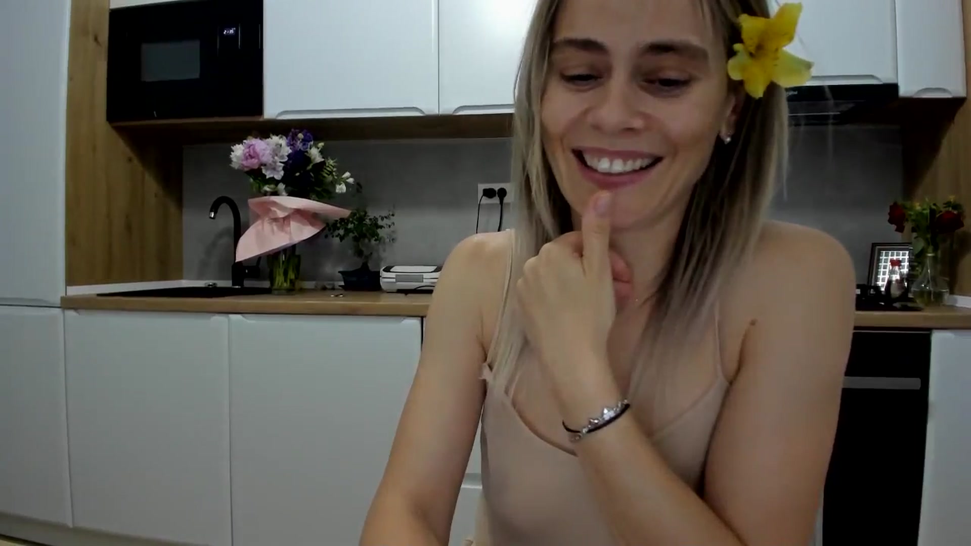 Gallery image thumbnail from DebbyPaige's myfreecams stream on, 07/01/2025, 19:35 image 19 of 20