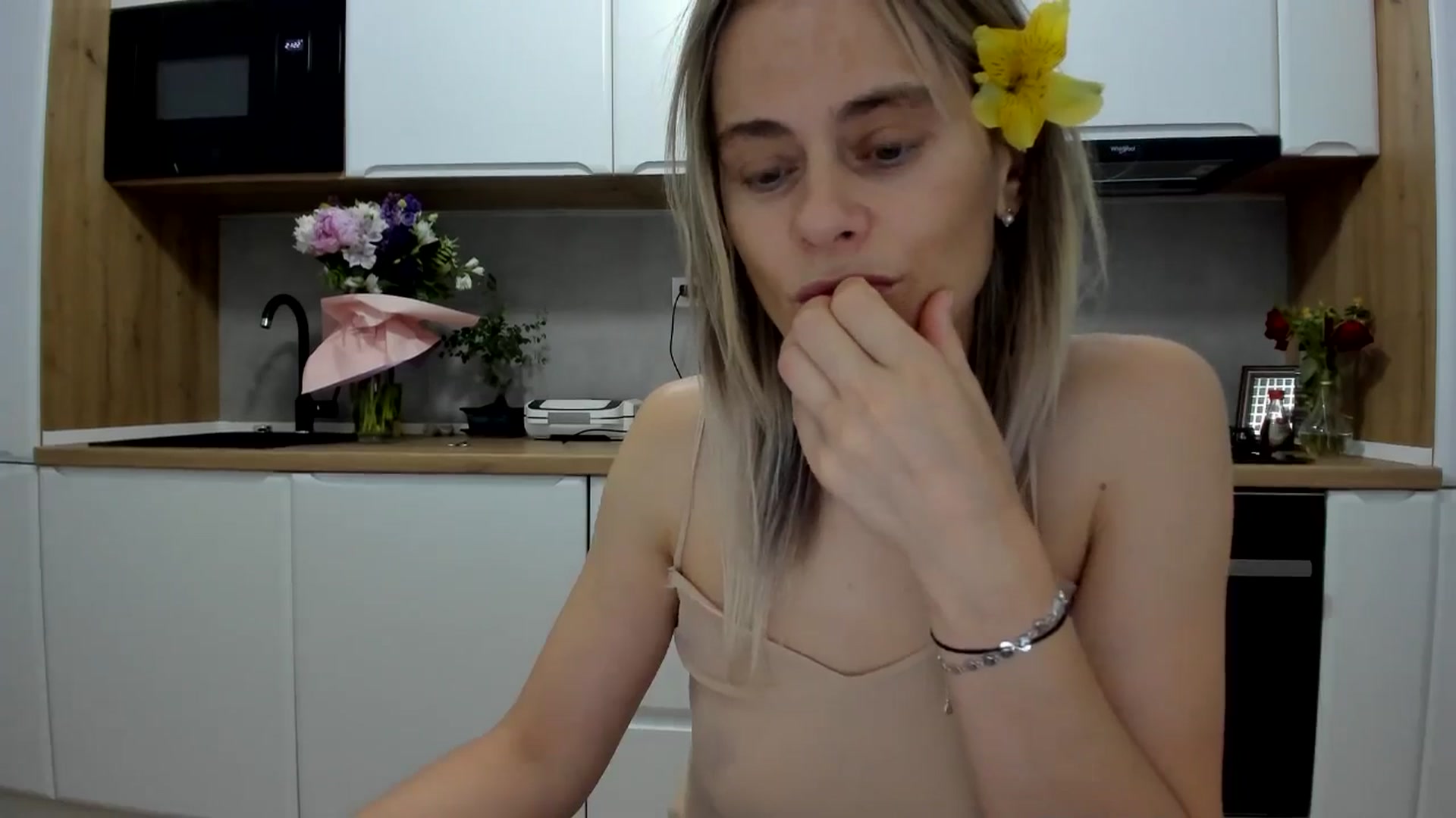 Gallery image thumbnail from DebbyPaige's myfreecams stream on, 07/01/2025, 19:35 image 4 of 20