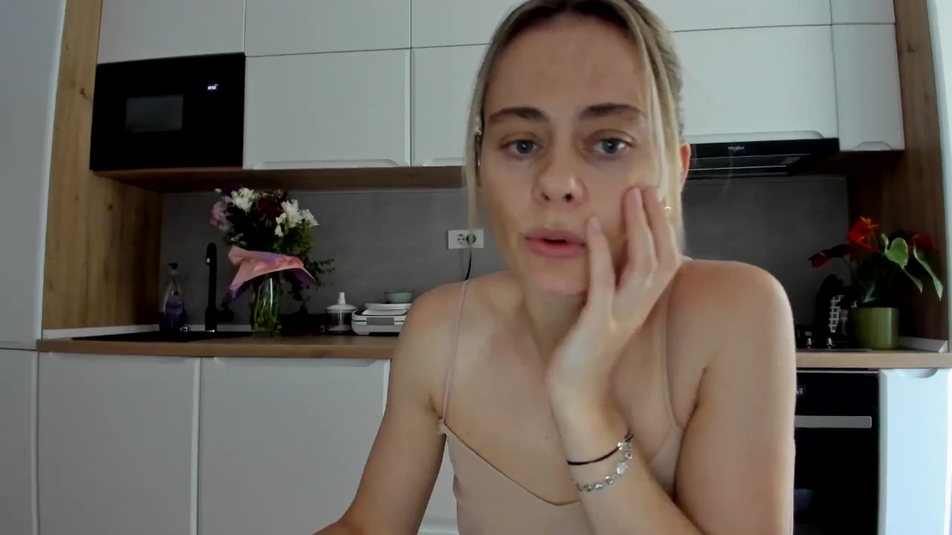 Gallery image thumbnail from DebbyPaige's myfreecams stream on, 07/02/2025, 08:57 image 17 of 20