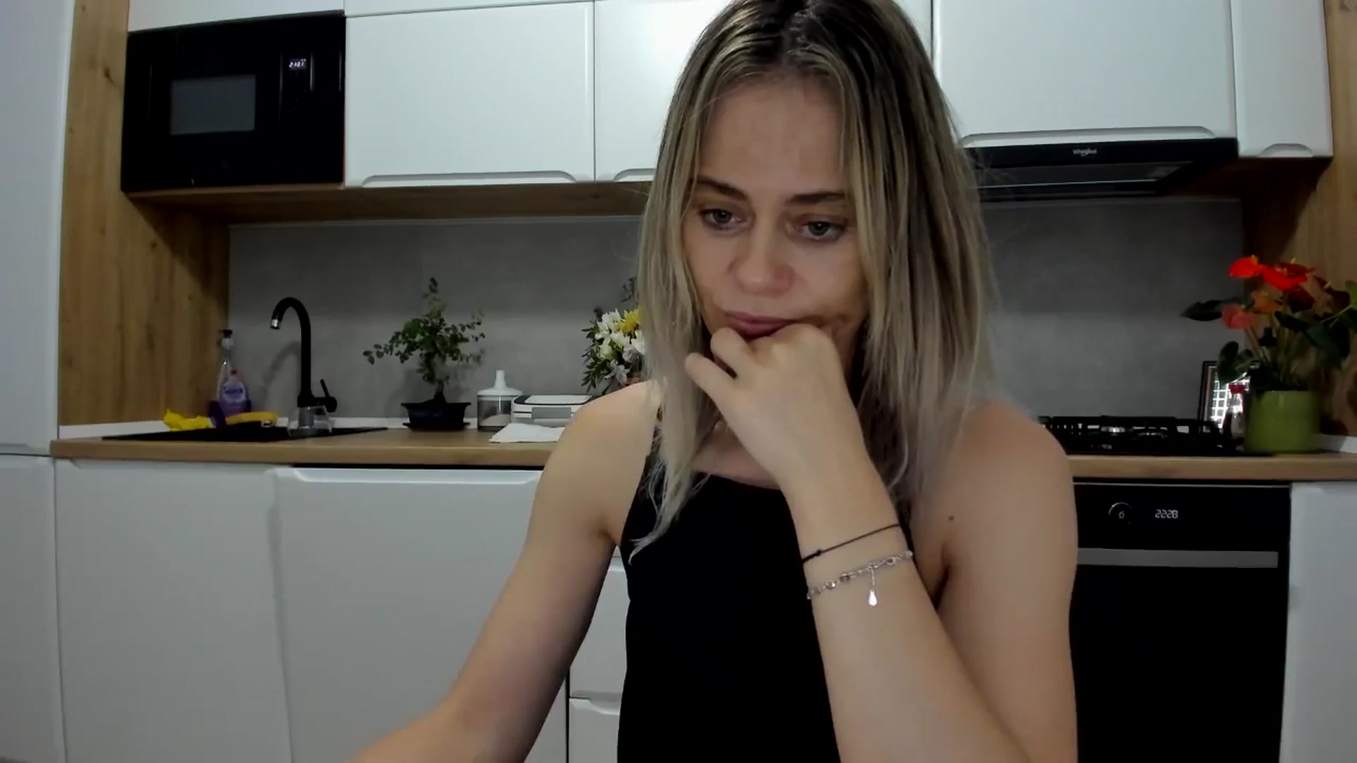 Gallery image thumbnail from DebbyPaige's myfreecams stream on, 07/03/2025, 20:40 image 10 of 20