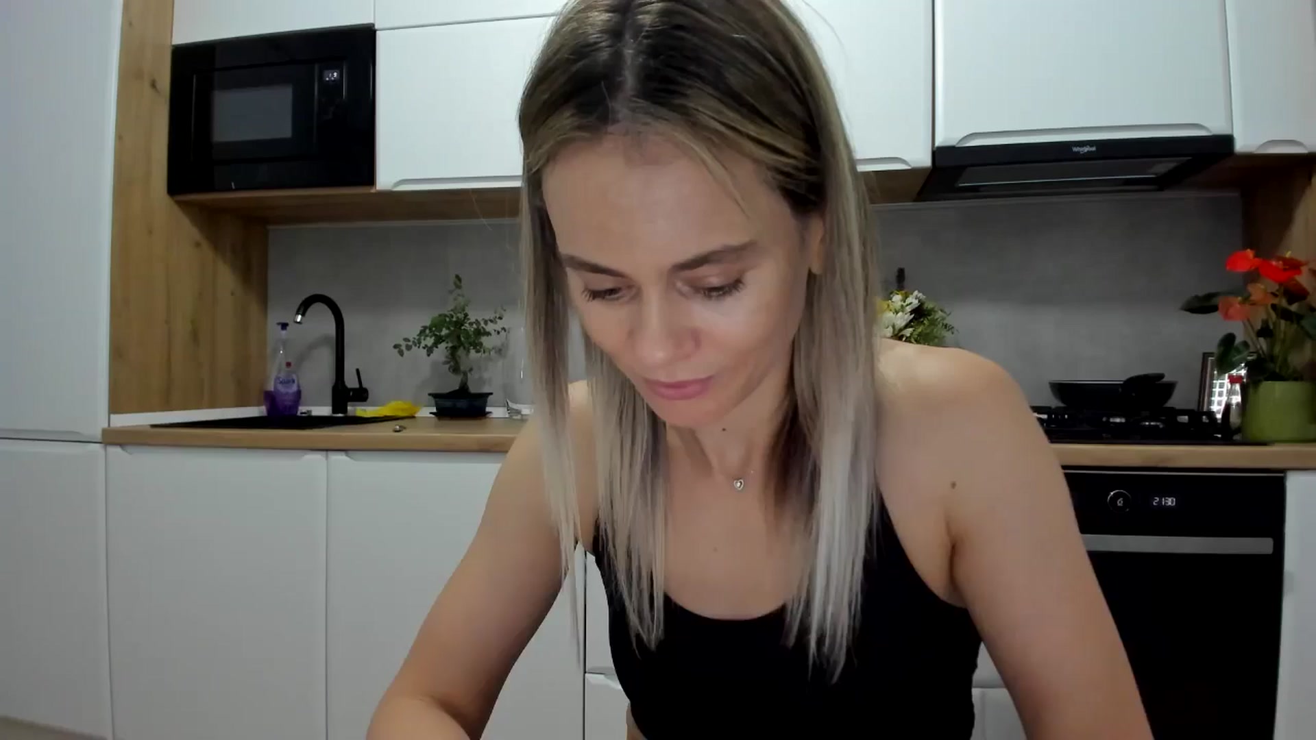 Gallery image thumbnail from DebbyPaige's myfreecams stream on, 07/04/2025, 19:04 image 12 of 20
