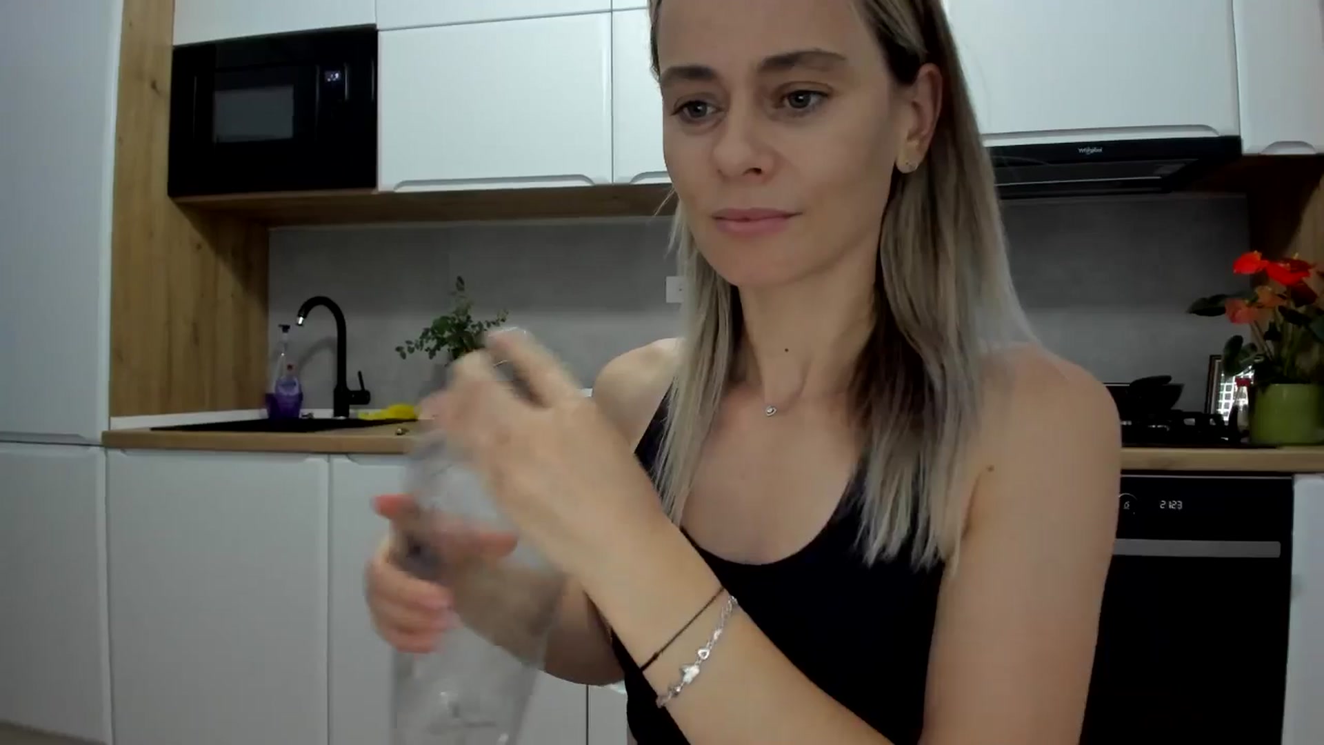 Gallery image thumbnail from DebbyPaige's myfreecams stream on, 07/04/2025, 19:04 image 10 of 20