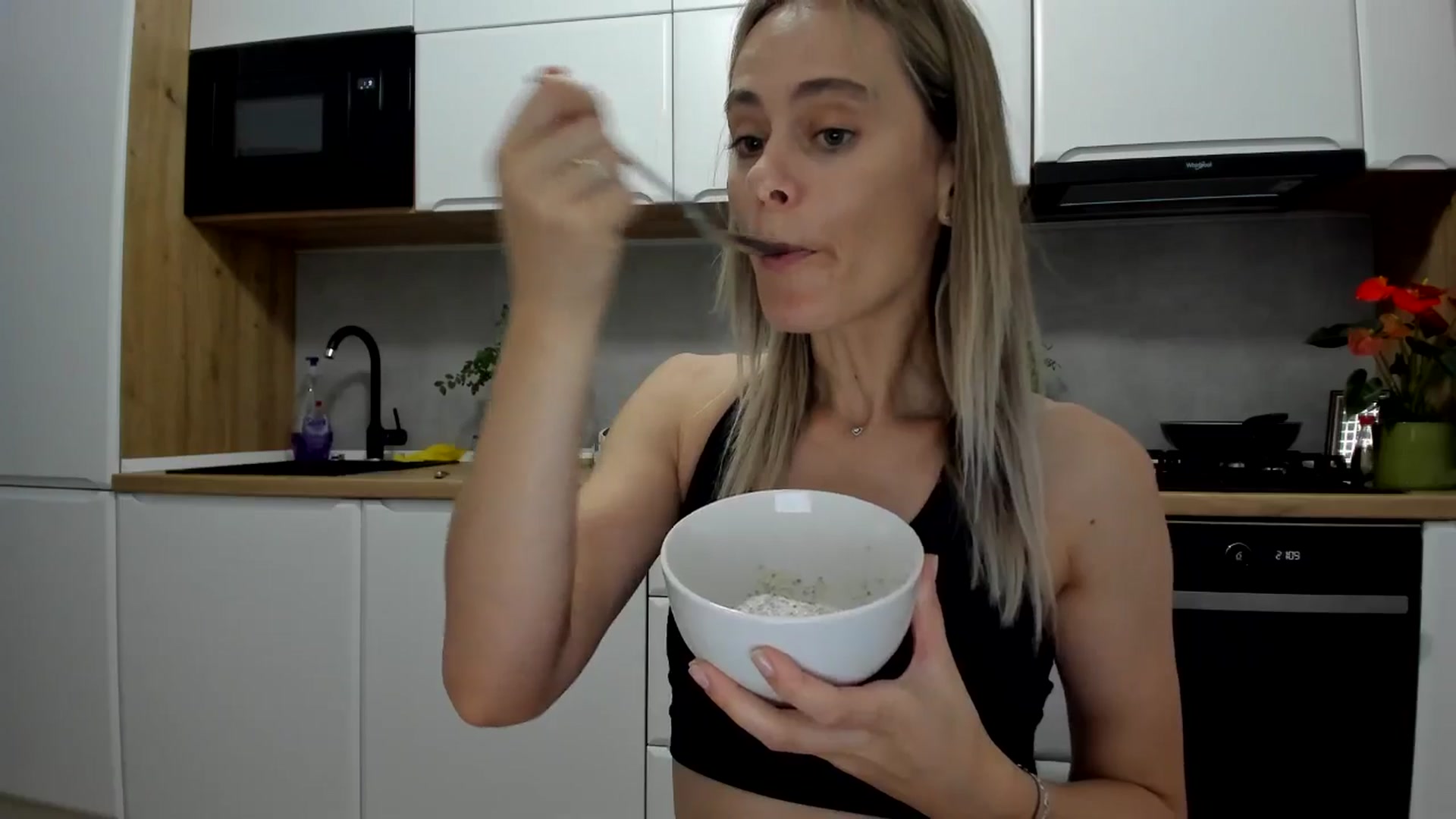 Gallery image thumbnail from DebbyPaige's myfreecams stream on, 07/04/2025, 19:04 image 6 of 20