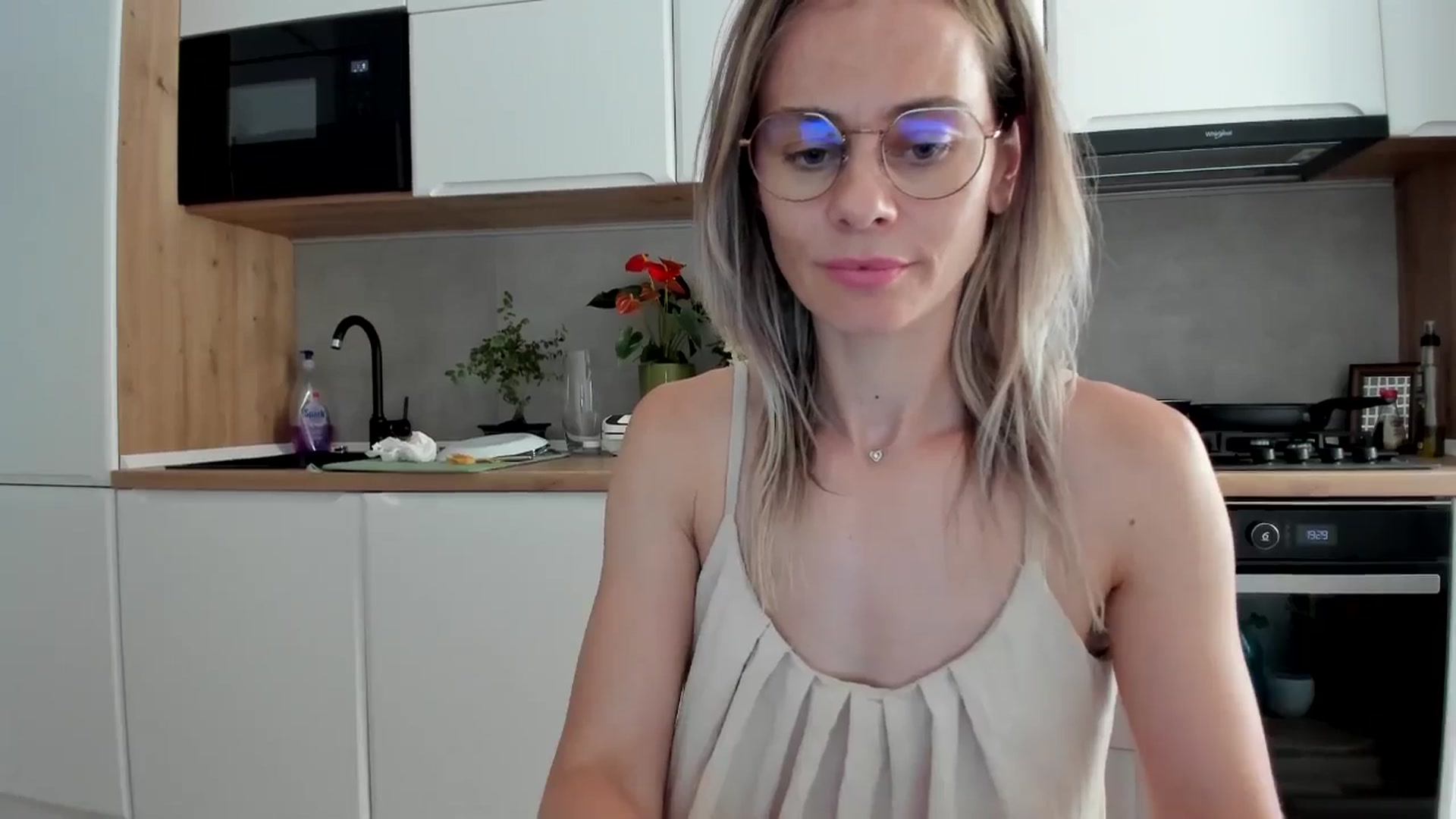 Gallery image thumbnail from DebbyPaige's myfreecams stream on, 07/05/2025, 17:17 image 13 of 20