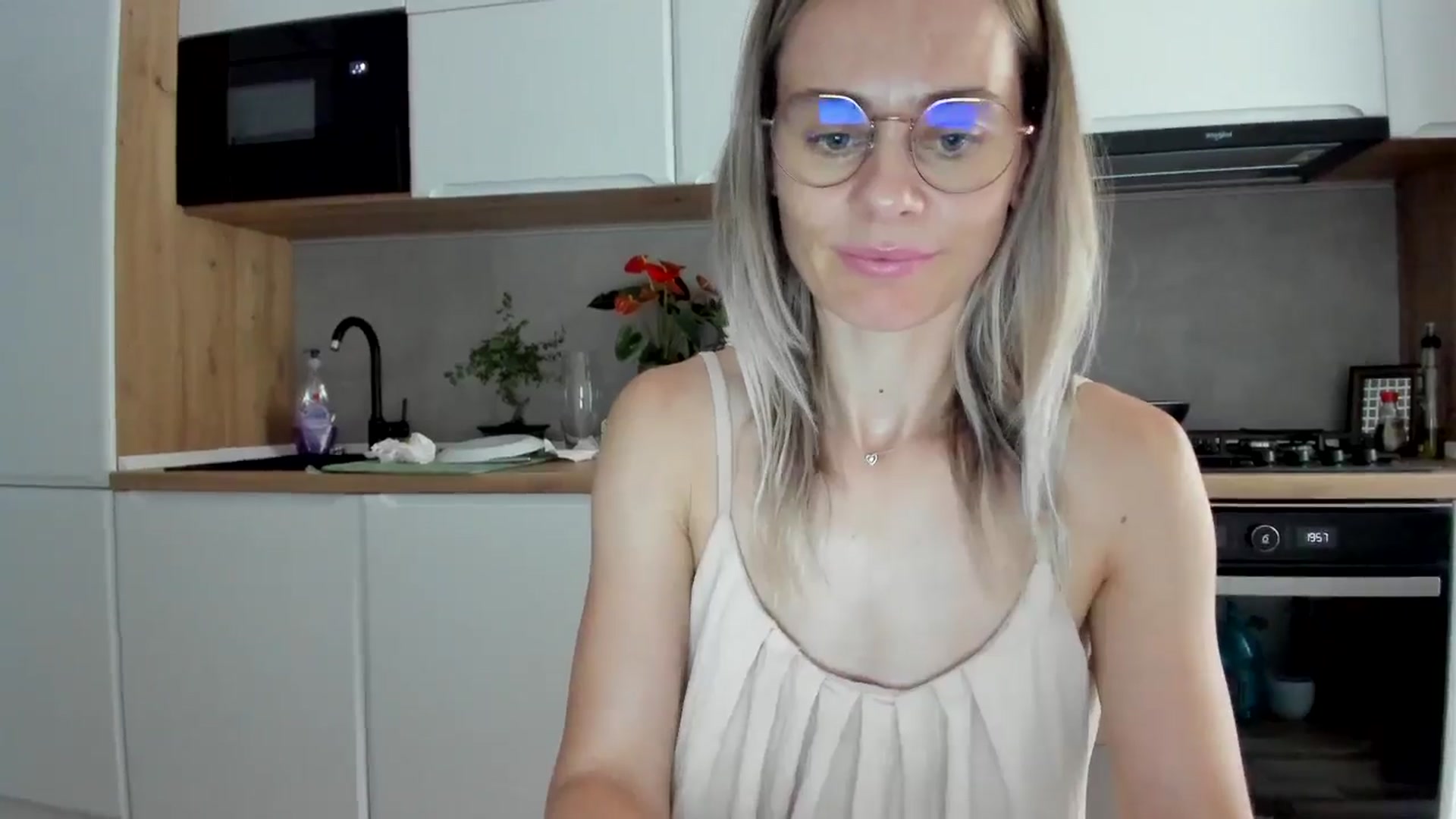 Gallery image thumbnail from DebbyPaige's myfreecams stream on, 07/05/2025, 17:17 image 18 of 20