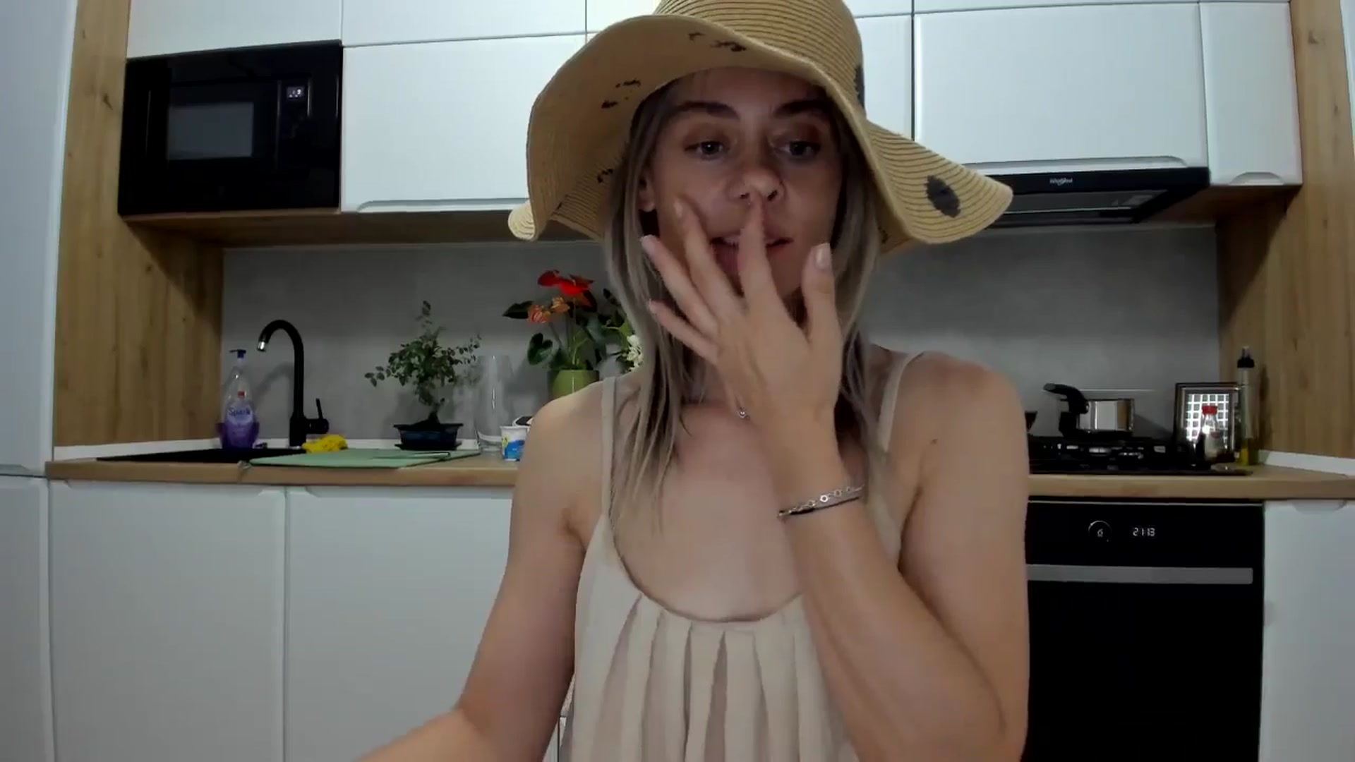 Gallery image thumbnail from DebbyPaige's myfreecams stream on, 07/05/2025, 18:37 image 15 of 20