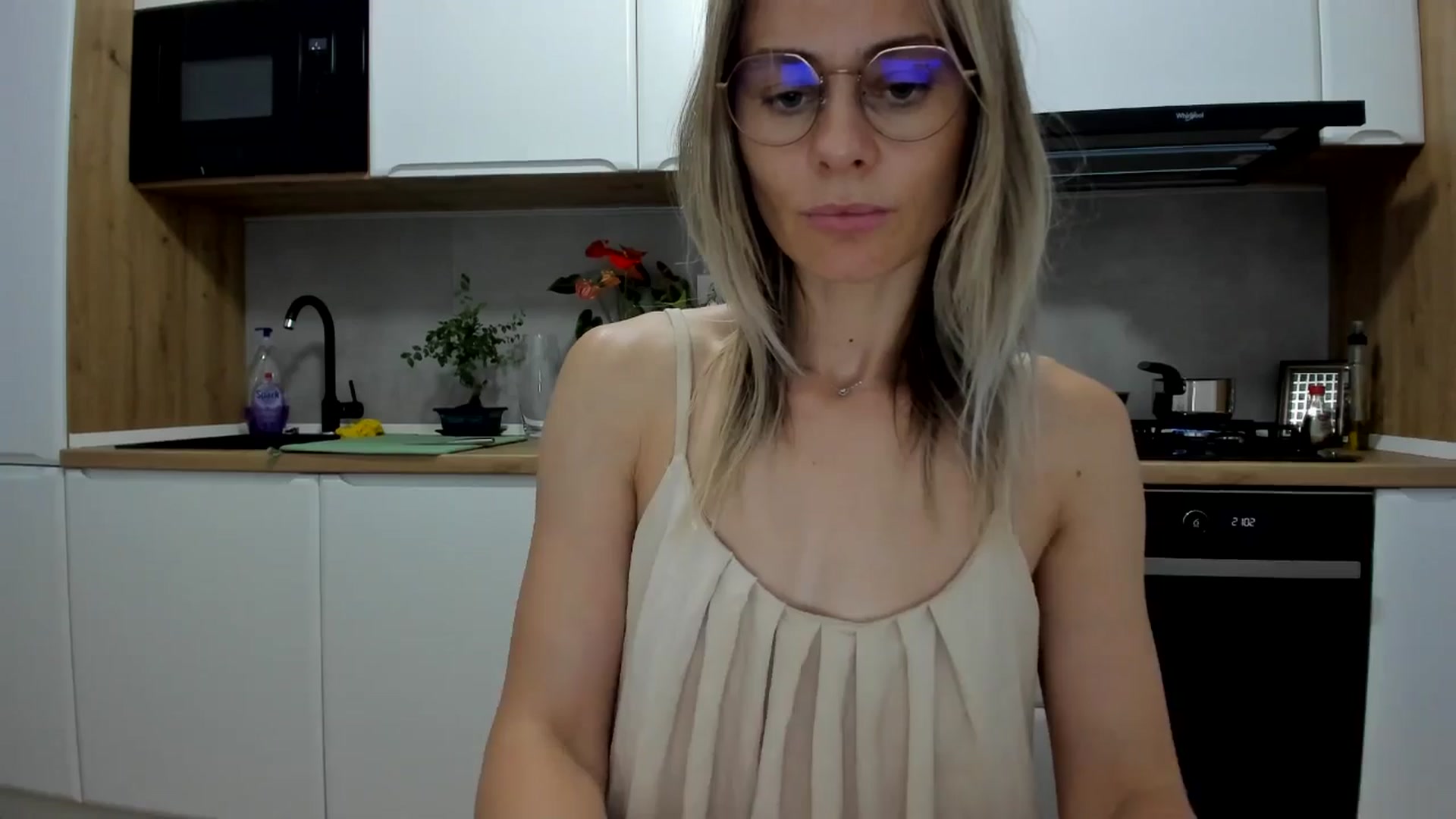 Gallery image thumbnail from DebbyPaige's myfreecams stream on, 07/05/2025, 18:37 image 12 of 20