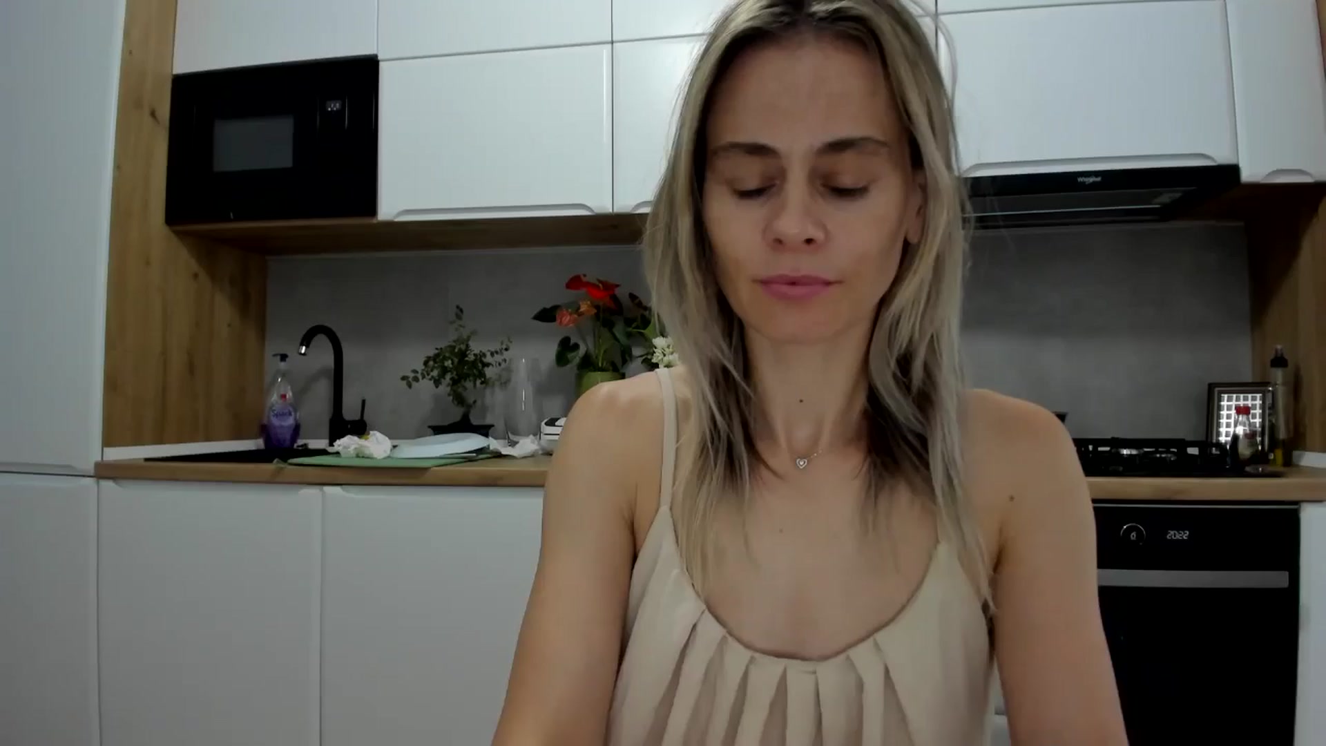 Gallery image thumbnail from DebbyPaige's myfreecams stream on, 07/05/2025, 18:37 image 1 of 20