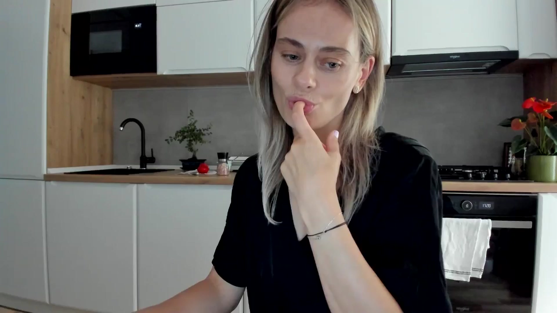 Gallery image thumbnail from DebbyPaige's myfreecams stream on, 07/09/2025, 14:43 image 6 of 20