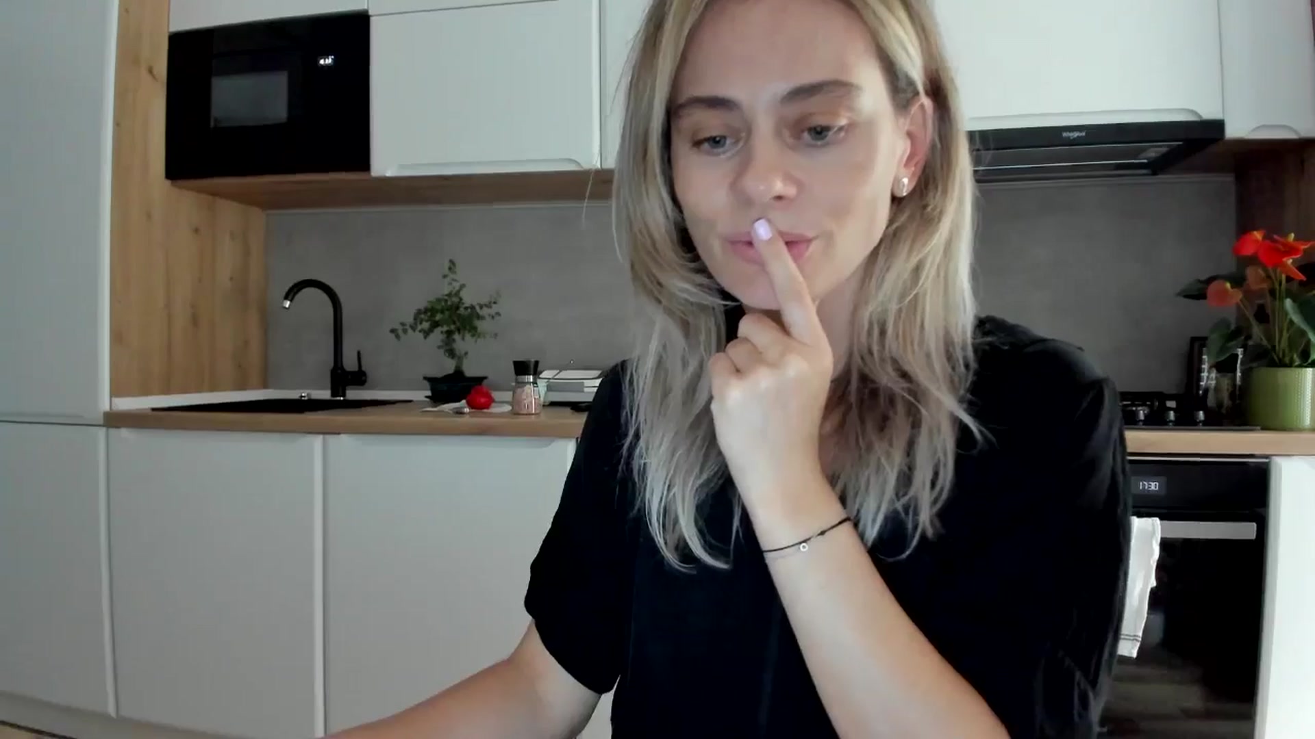 Gallery image thumbnail from DebbyPaige's myfreecams stream on, 07/09/2025, 14:43 image 8 of 20