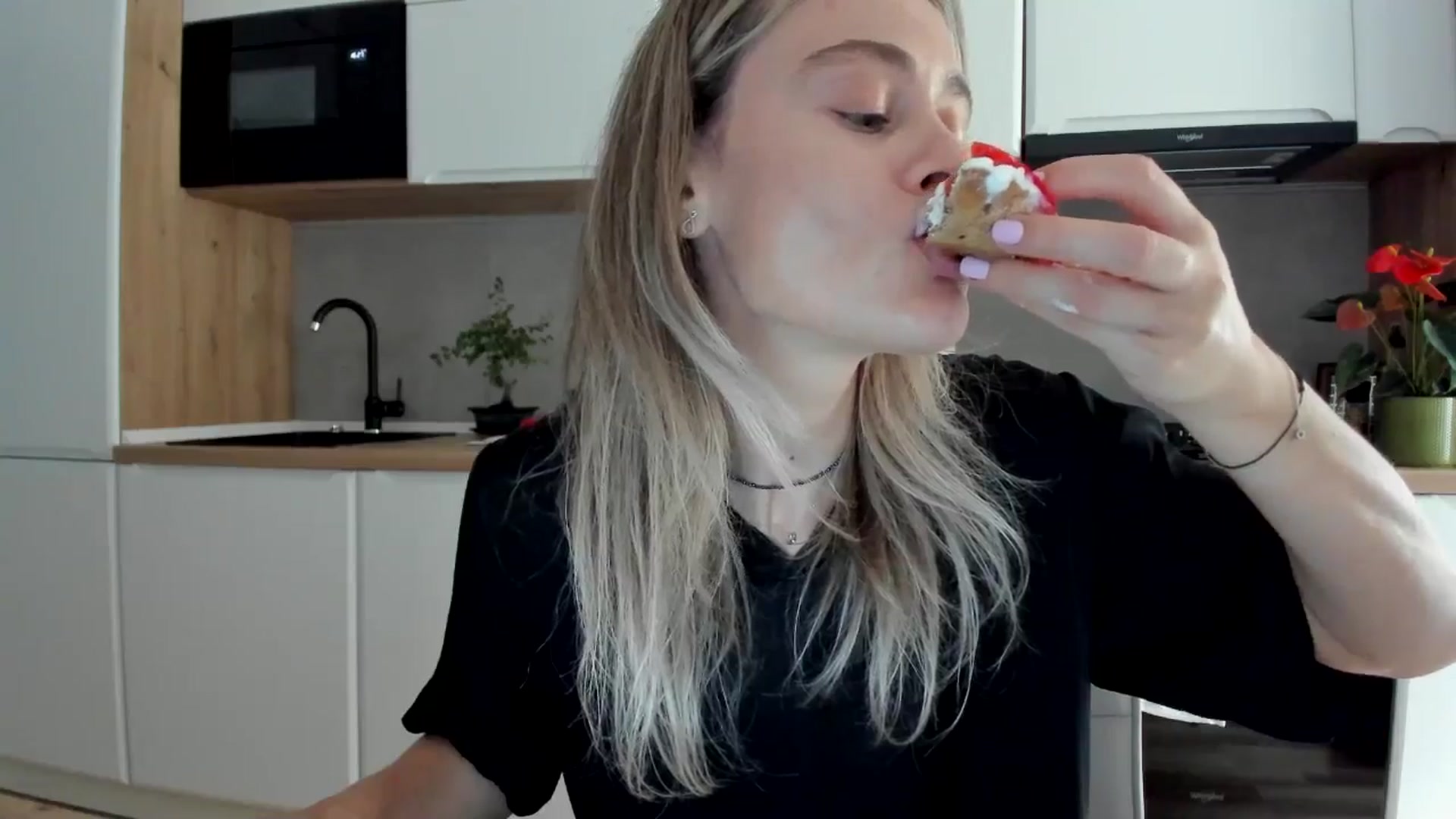 Gallery image thumbnail from DebbyPaige's myfreecams stream on, 07/09/2025, 14:43 image 2 of 20
