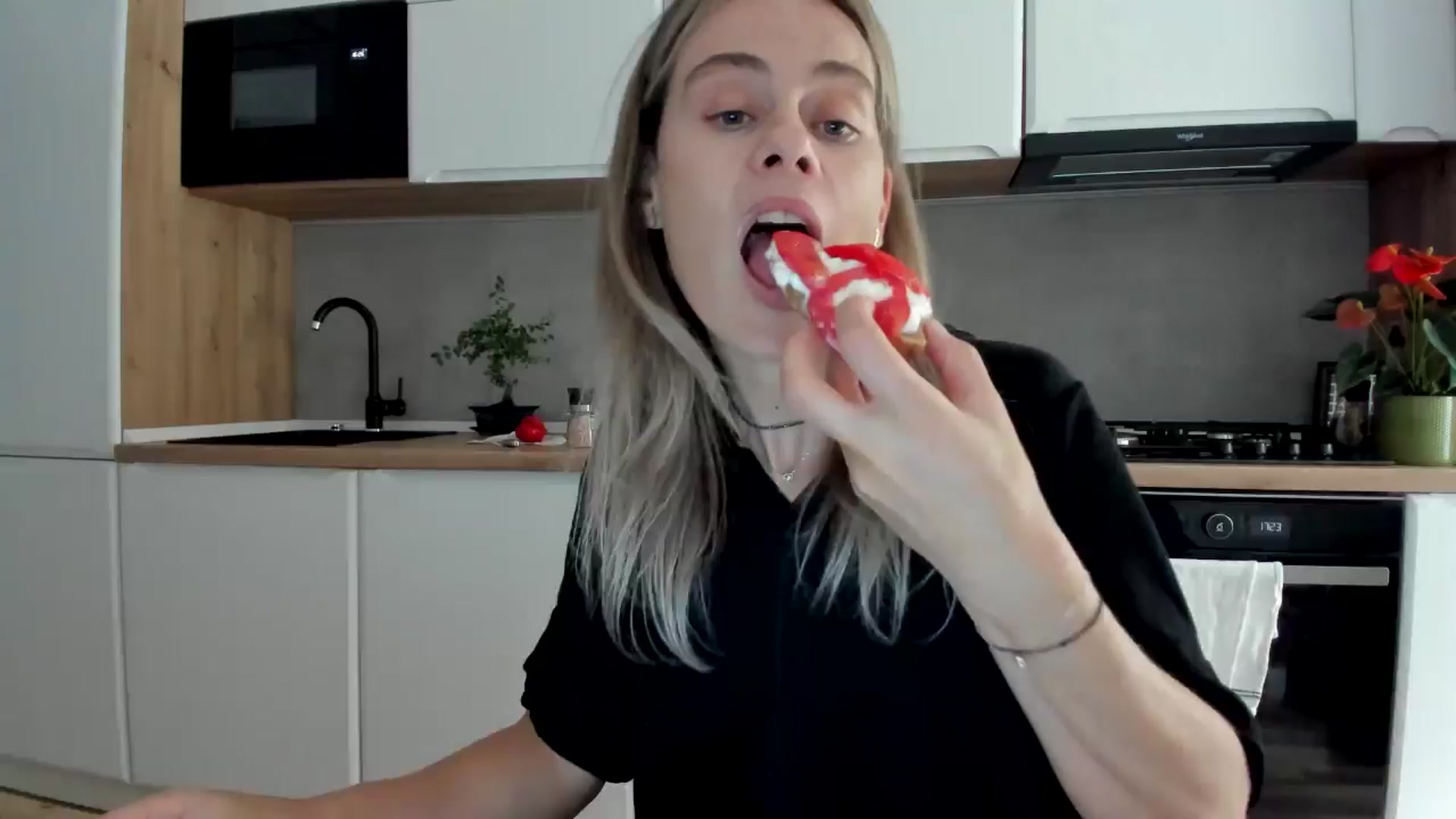 Gallery image thumbnail from DebbyPaige's myfreecams stream on, 07/09/2025, 14:43 image 1 of 20