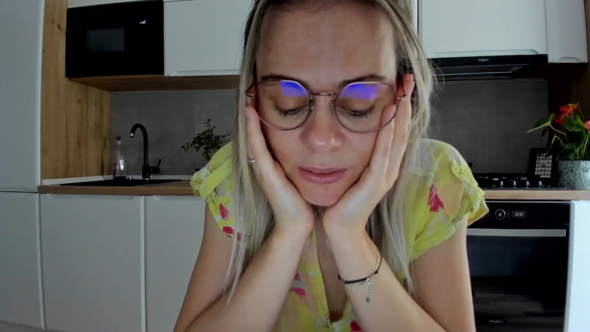 Gallery image thumbnail from DebbyPaige's myfreecams stream on, 07/14/2025, 10:33 image 15 of 20