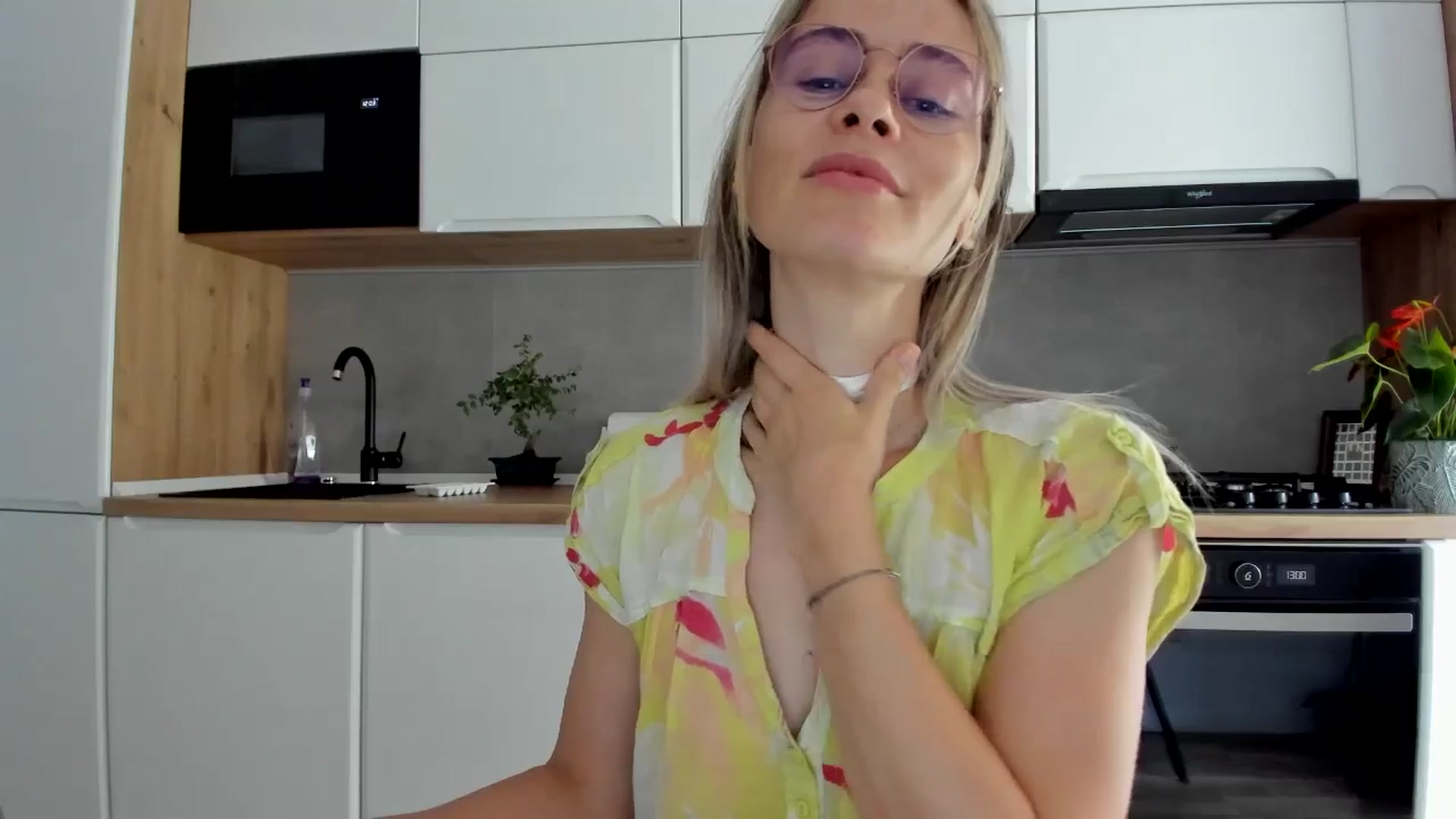 Gallery image thumbnail from DebbyPaige's myfreecams stream on, 07/14/2025, 10:33 image 18 of 20