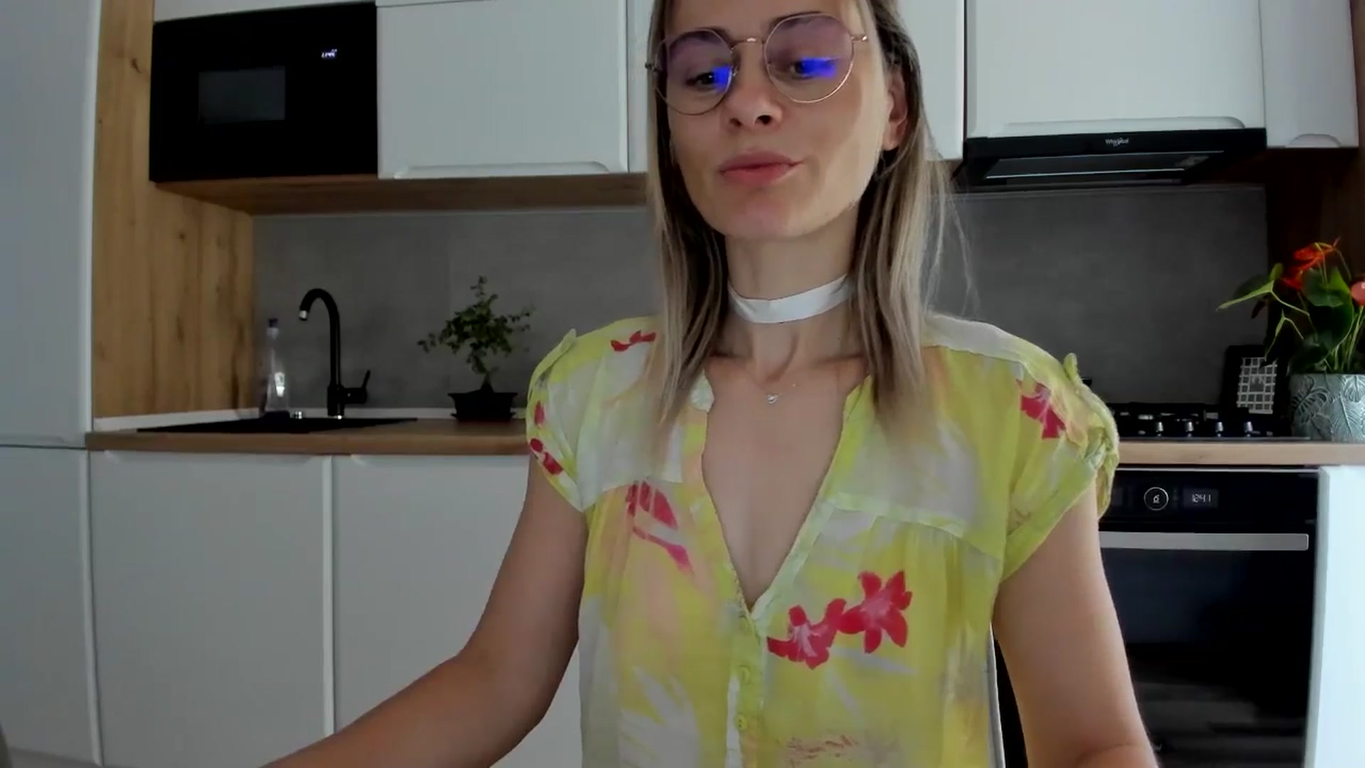 Gallery image thumbnail from DebbyPaige's myfreecams stream on, 07/14/2025, 10:33 image 16 of 20