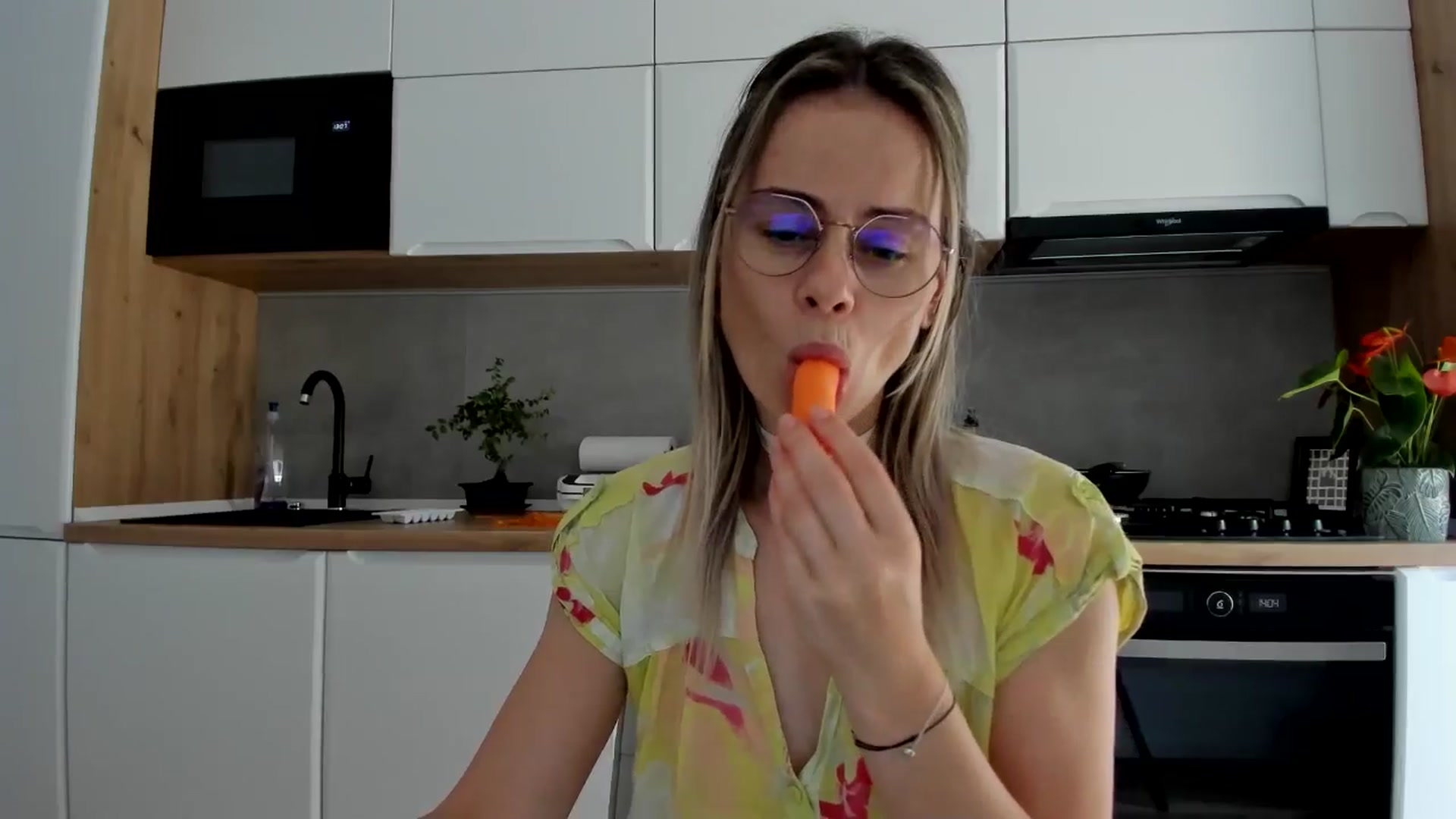 Gallery image thumbnail from DebbyPaige's myfreecams stream on, 07/14/2025, 11:46 image 8 of 20