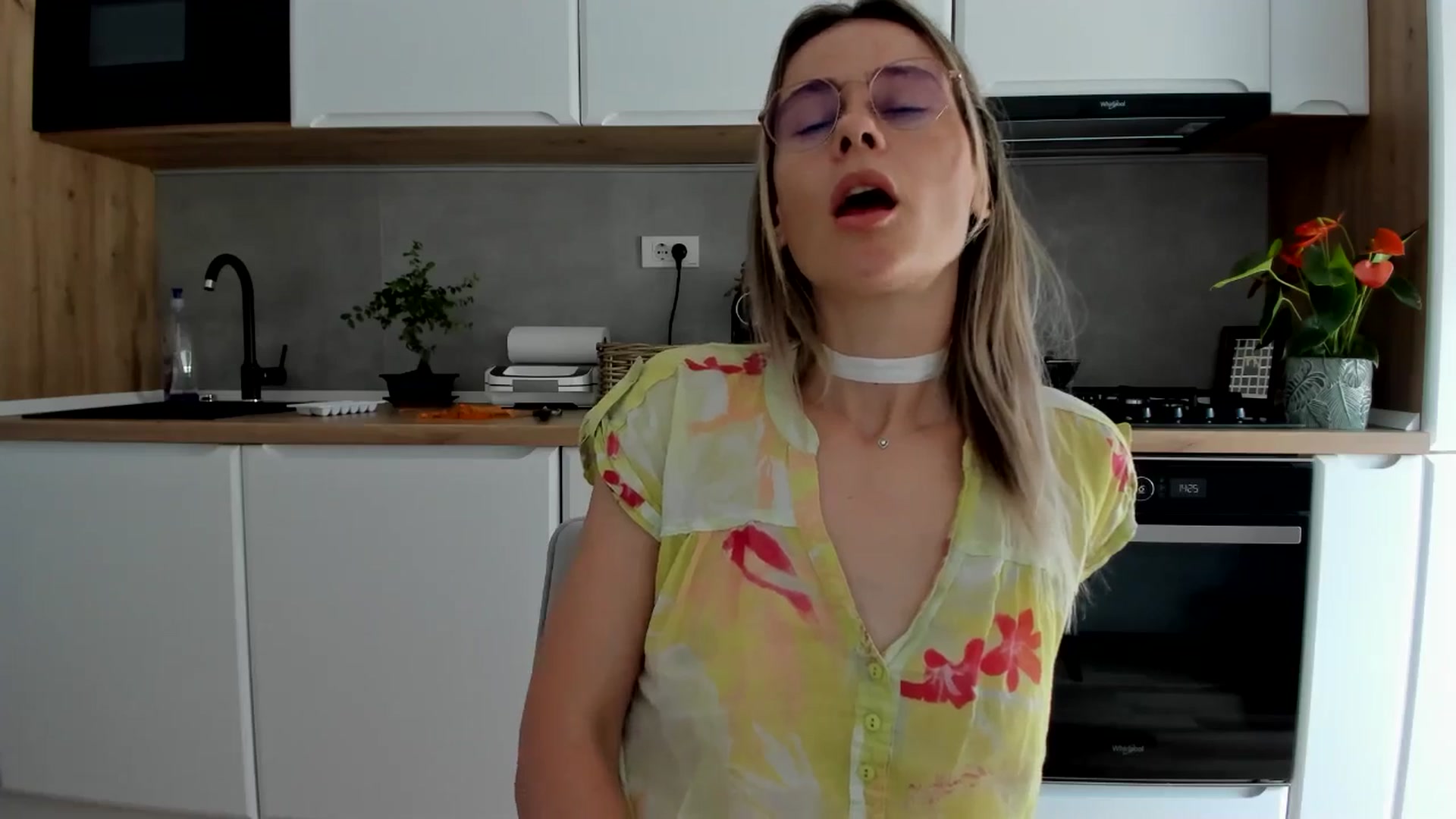 Gallery image thumbnail from DebbyPaige's myfreecams stream on, 07/14/2025, 11:46 image 15 of 20