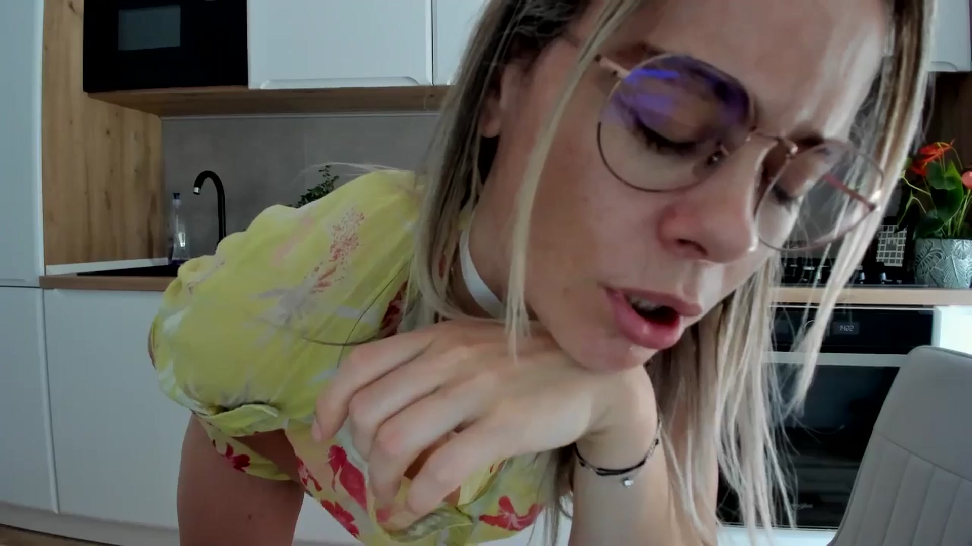Gallery image thumbnail from DebbyPaige's myfreecams stream on, 07/14/2025, 11:46 image 14 of 20